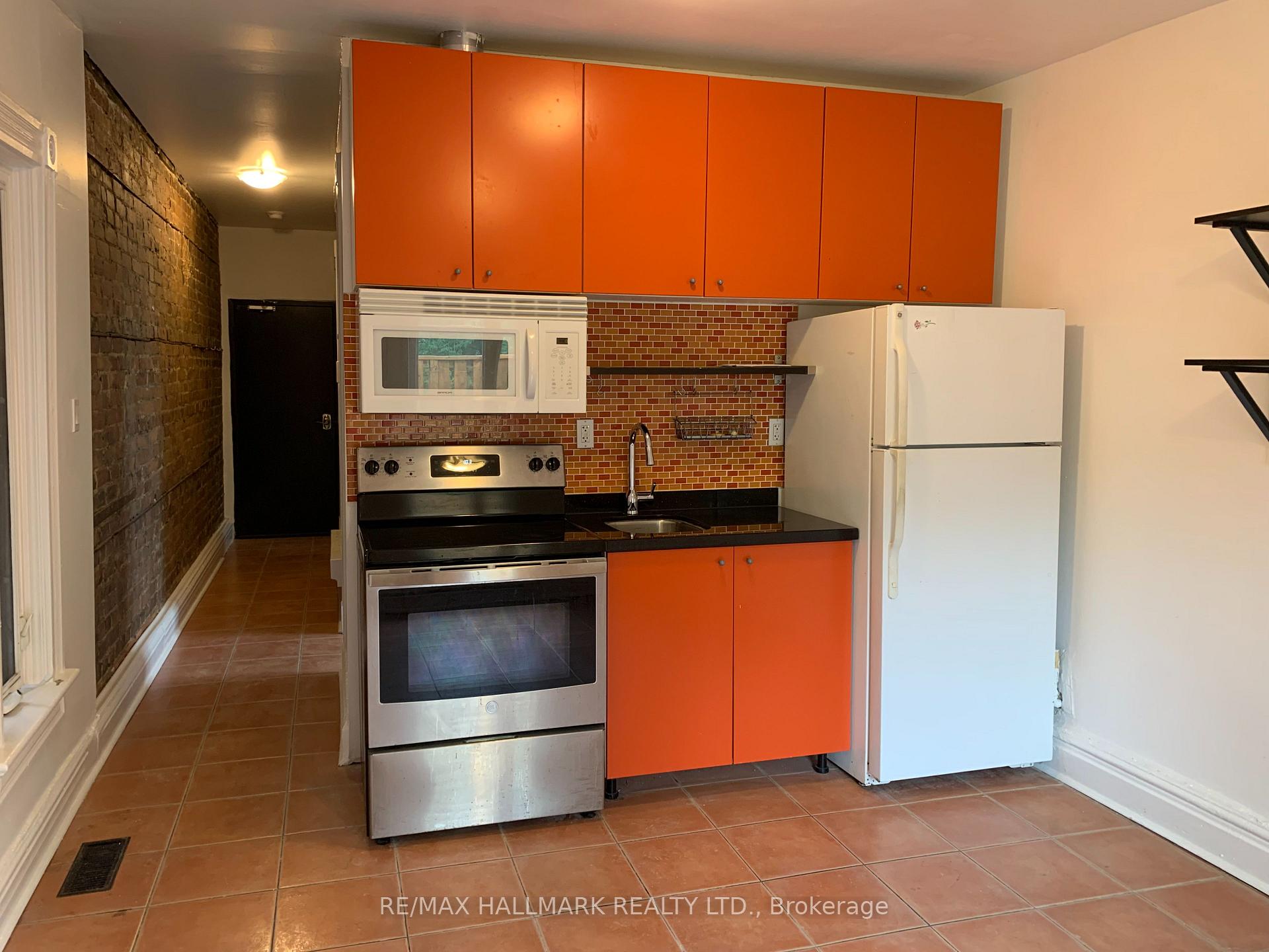 Photo 11 of Unit 4, 122 Baldwin Street, Toronto, Kensington-Chinatown — HOMEH
