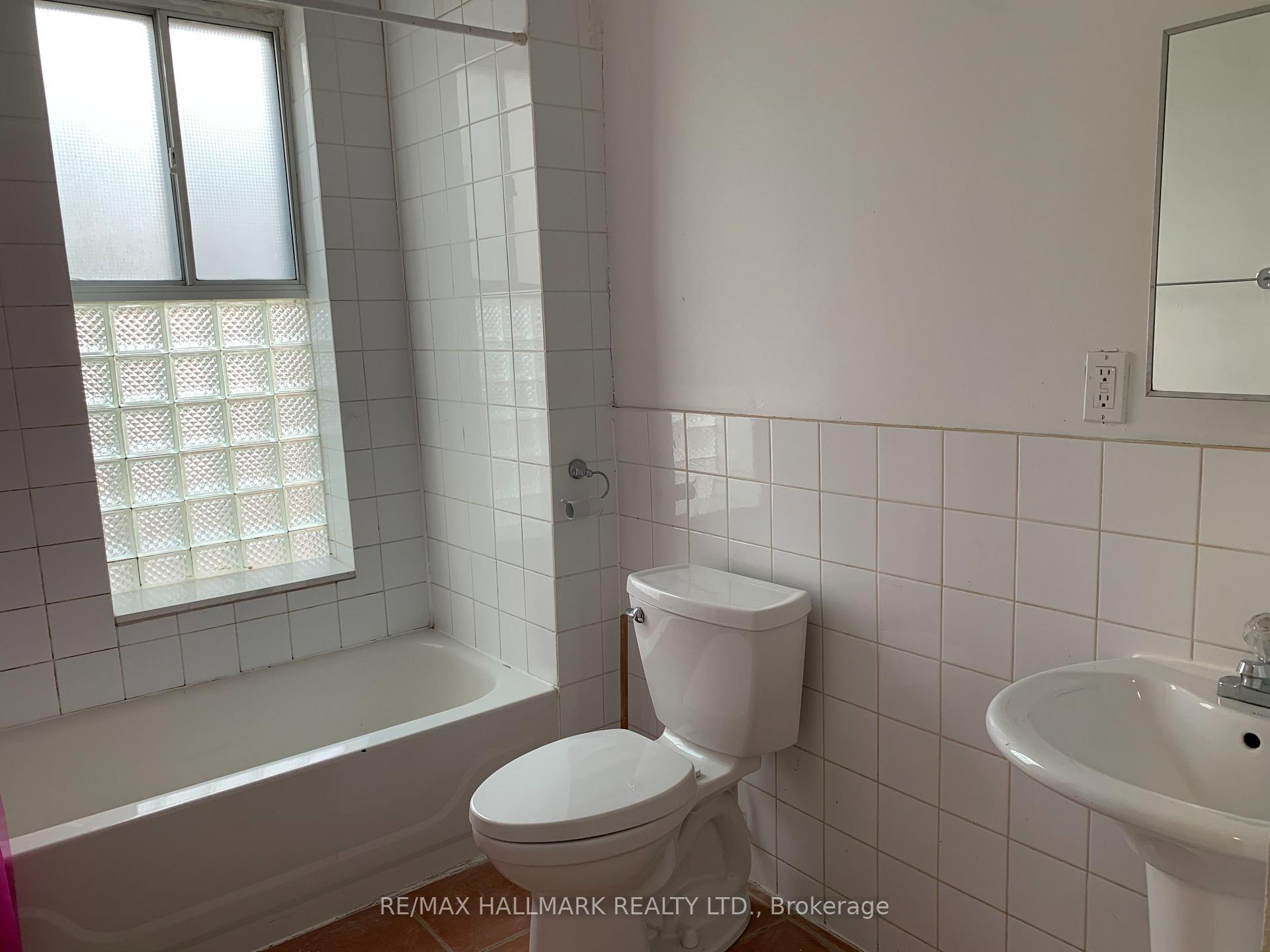 Photo 3 of Unit 4, 122 Baldwin Street, Toronto, Kensington-Chinatown — HOMEH