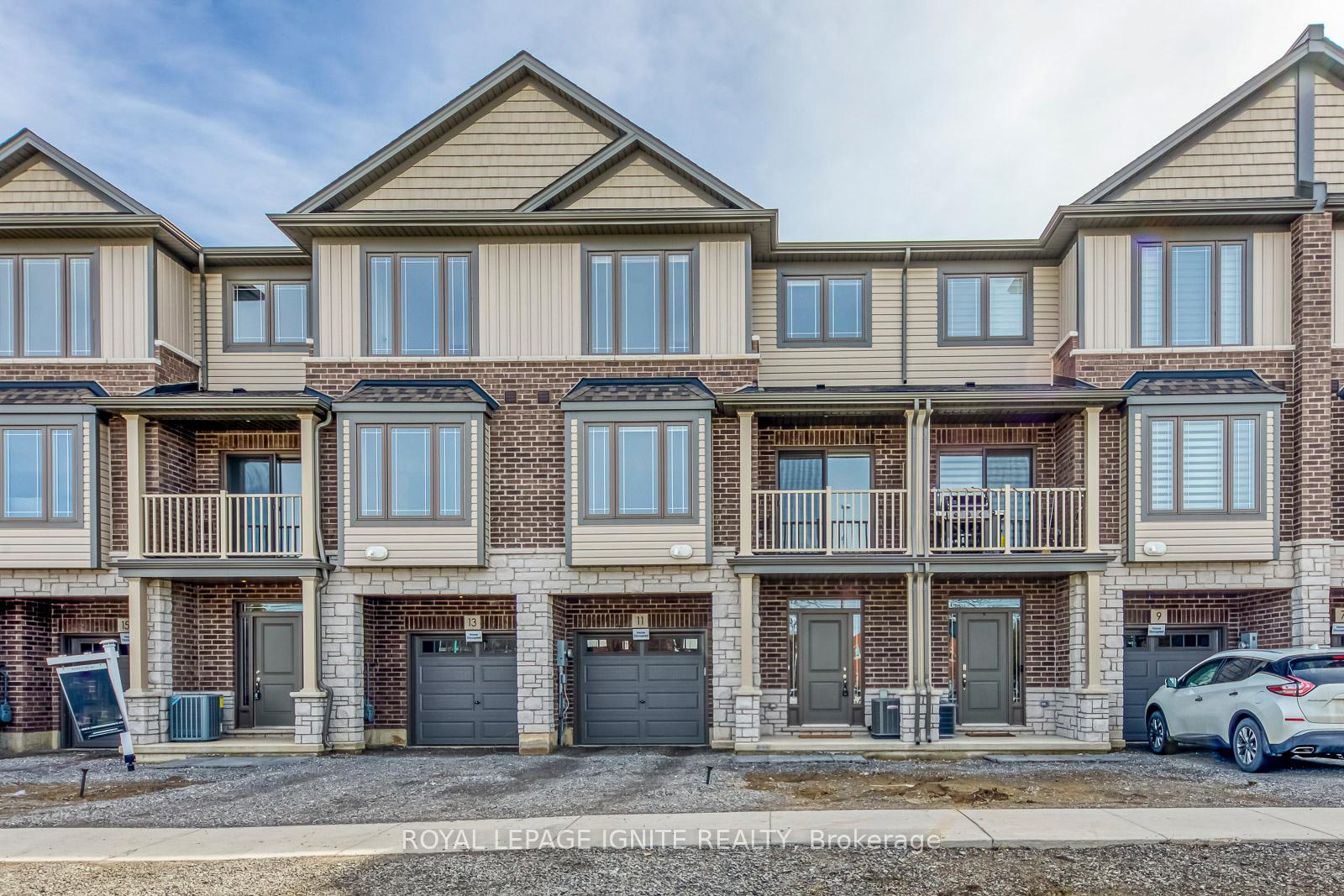 Photo 1 of 11 Picardy Drive, Hamilton, Stoney Creek Mountain — HOMEH