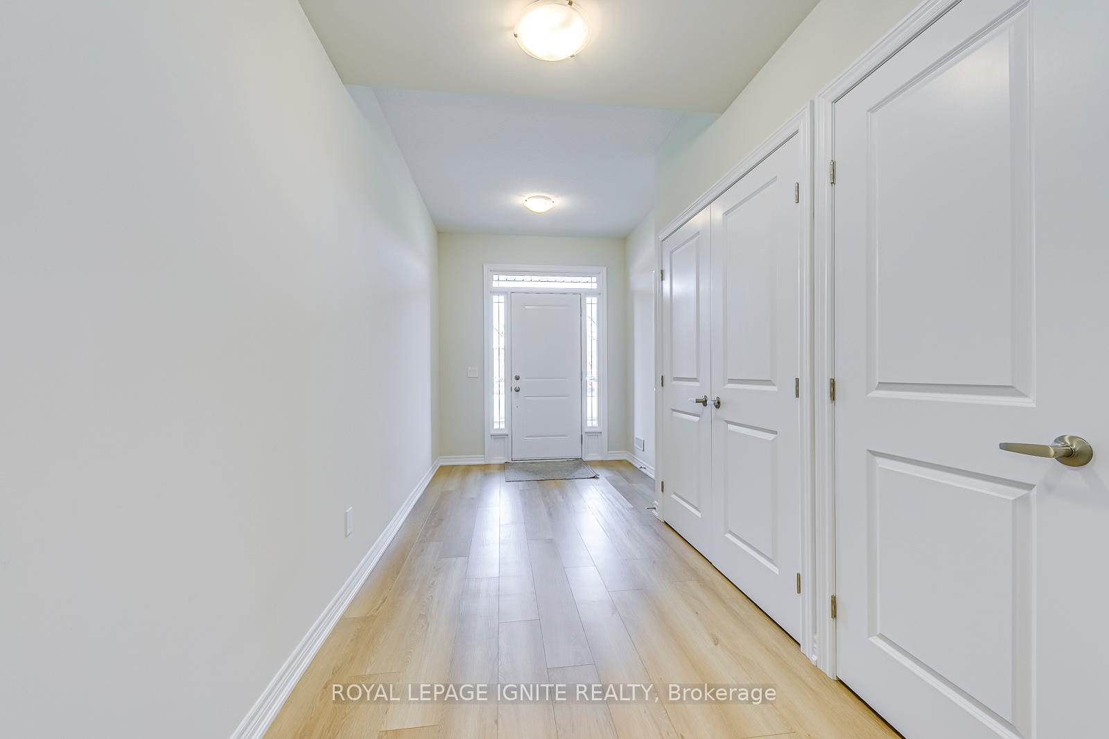 Photo 4 of 11 Picardy Drive, Hamilton, Stoney Creek Mountain — HOMEH