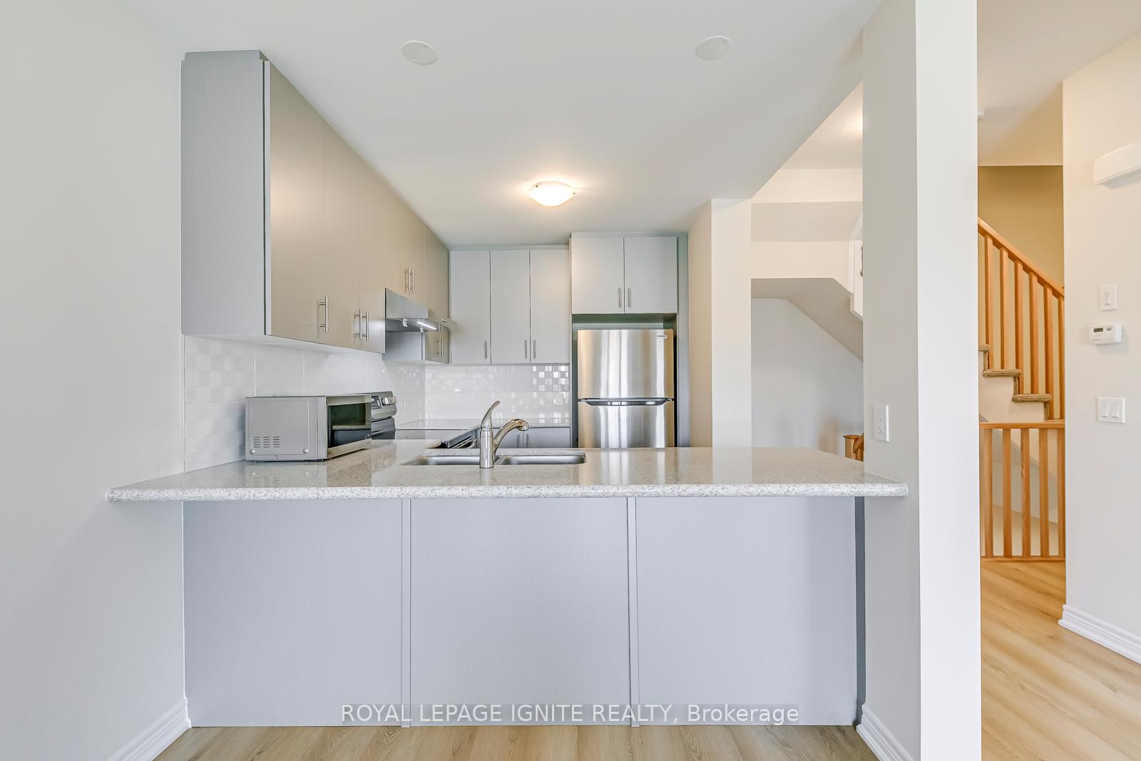 Photo 7 of 11 Picardy Drive, Hamilton, Stoney Creek Mountain — HOMEH