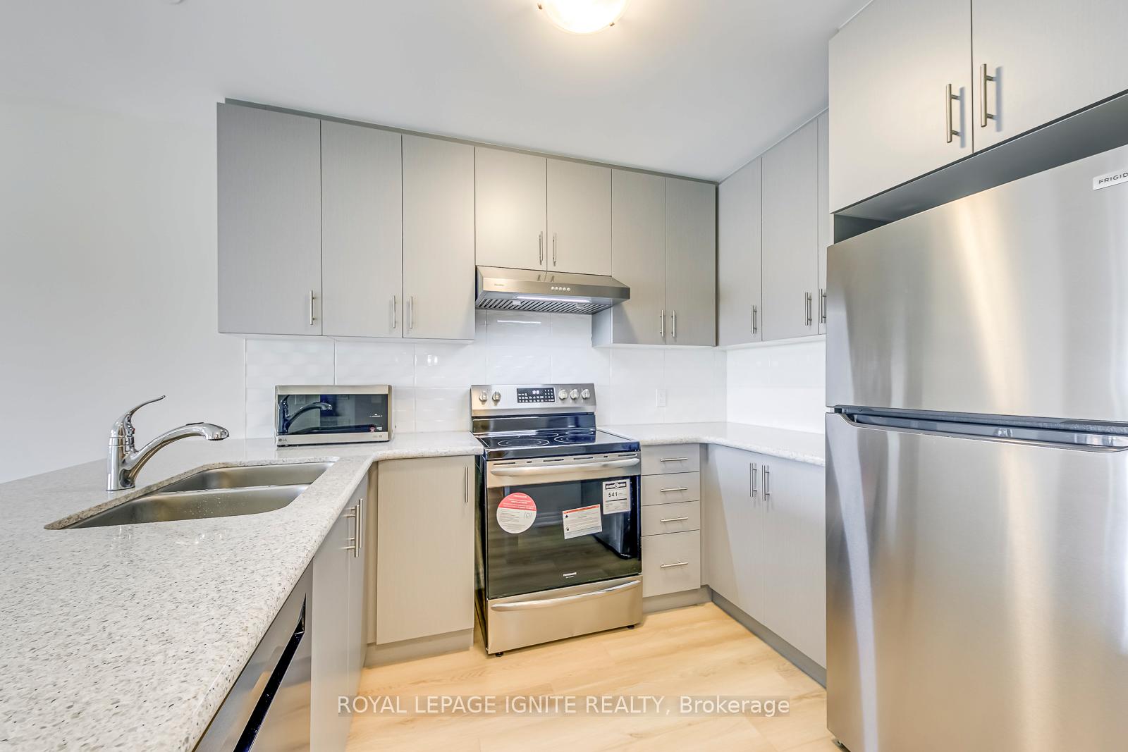 Photo 3 of 11 Picardy Drive, Hamilton, Stoney Creek Mountain — HOMEH