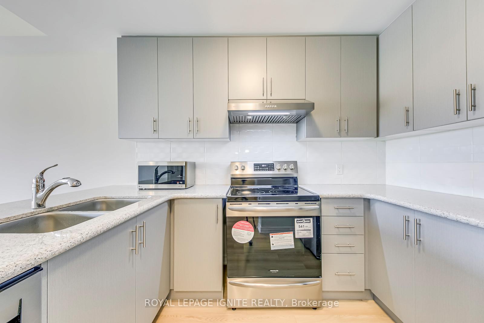 Photo 12 of 11 Picardy Drive, Hamilton, Stoney Creek Mountain — HOMEH