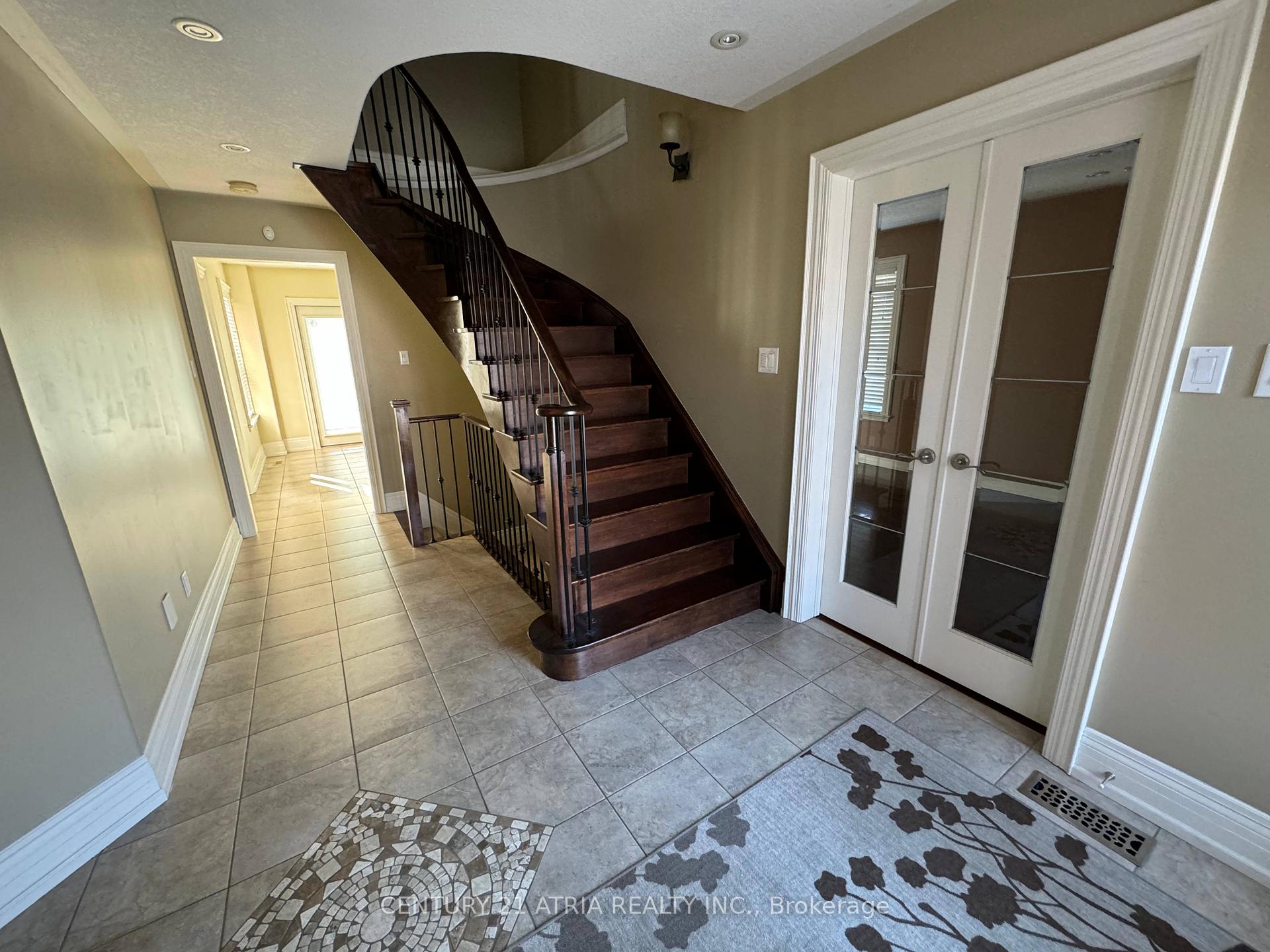 Photo 2 of 108 Chalmers Drive, Barrie, Painswick South — HOMEH