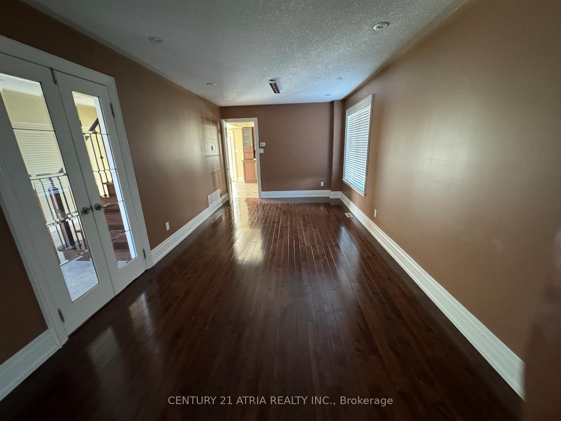 Photo 5 of 108 Chalmers Drive, Barrie, Painswick South — HOMEH
