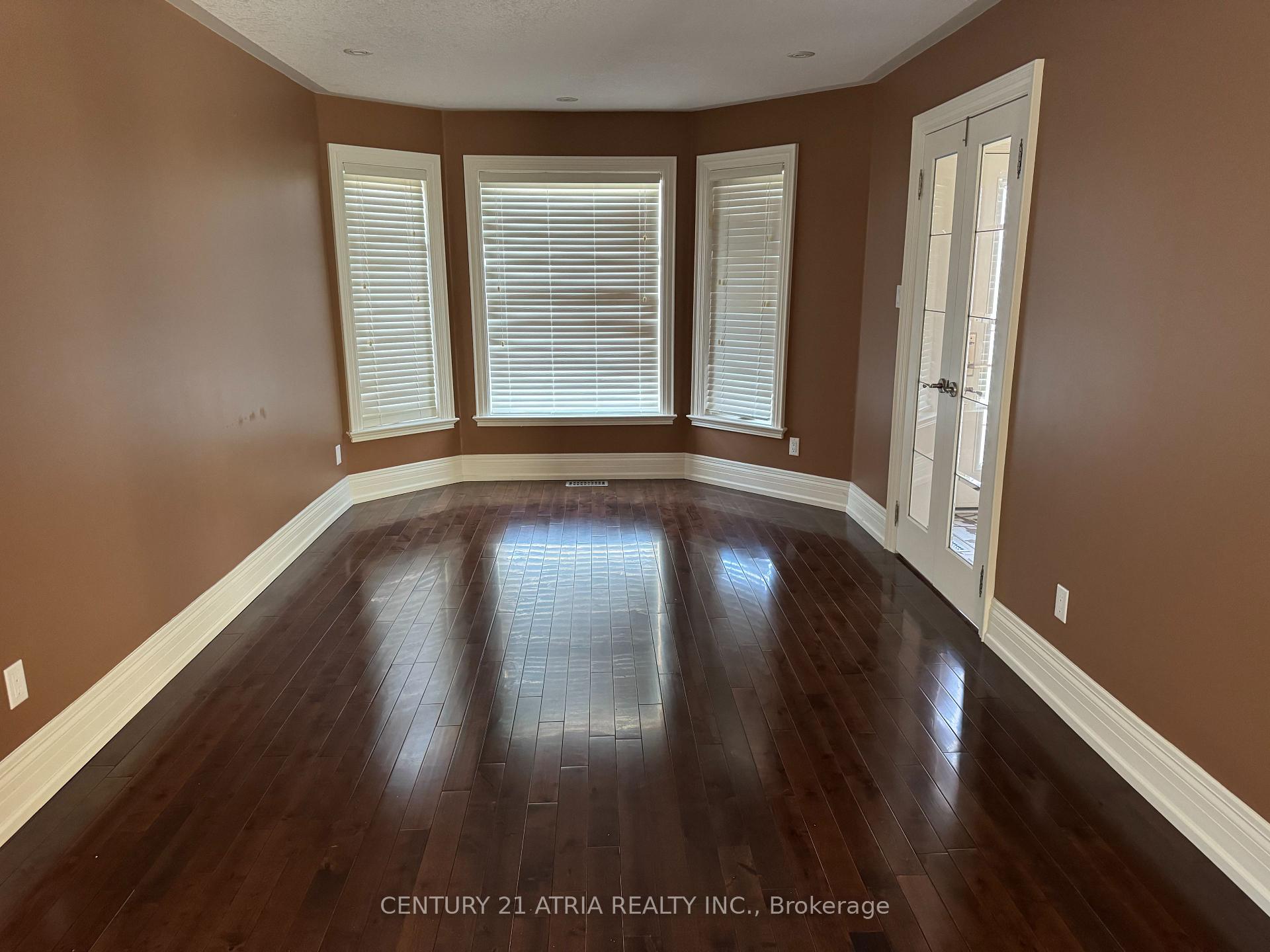 Photo 7 of 108 Chalmers Drive, Barrie, Painswick South — HOMEH