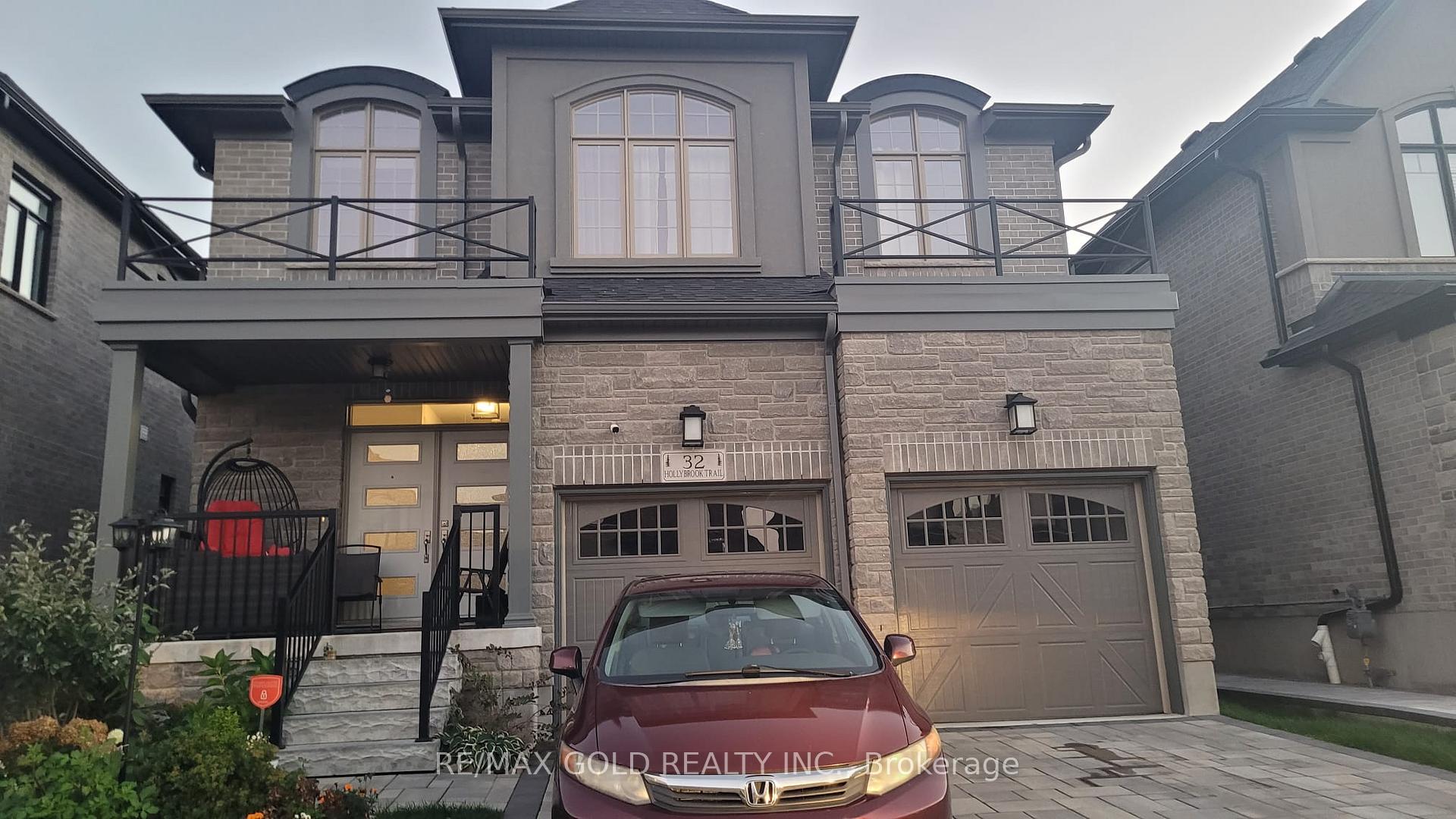 Photo 2 of 32 Hollybrook Trail, Kitchener — HOMEH