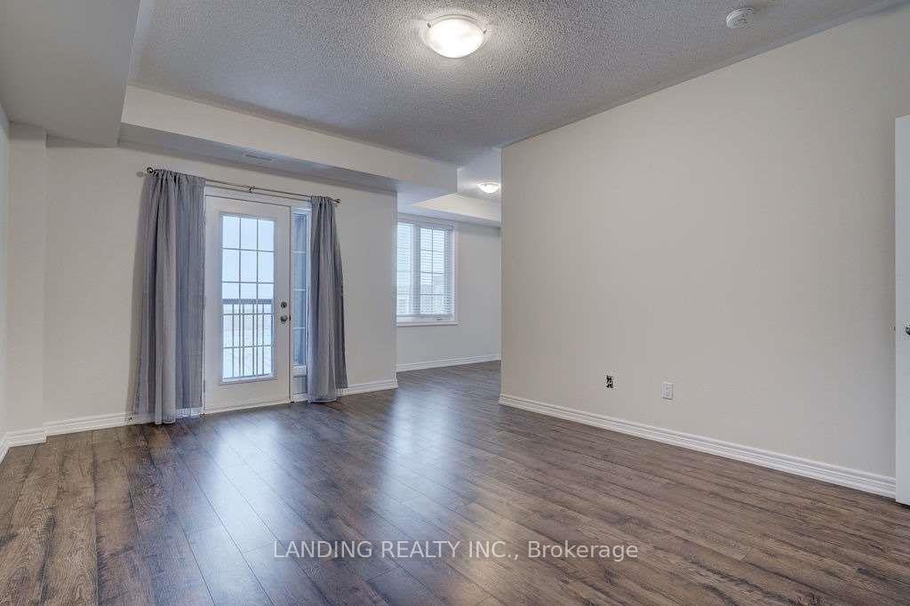 Photo 4 of Unit Unit #2, 19 Ivanhoe Drive, Markham, Berczy — HOMEH