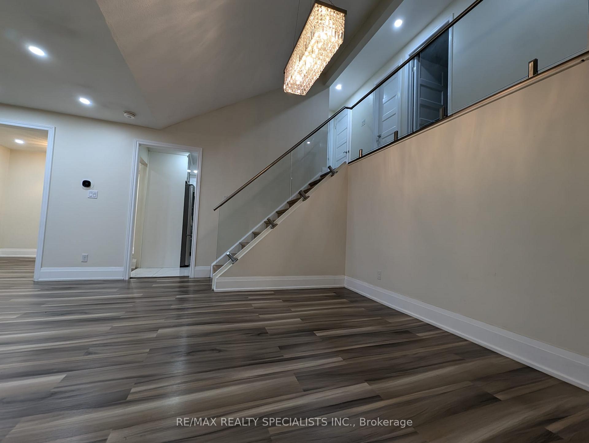 Photo 2 of 68 Briargate Drive, Kitchener — HOMEH