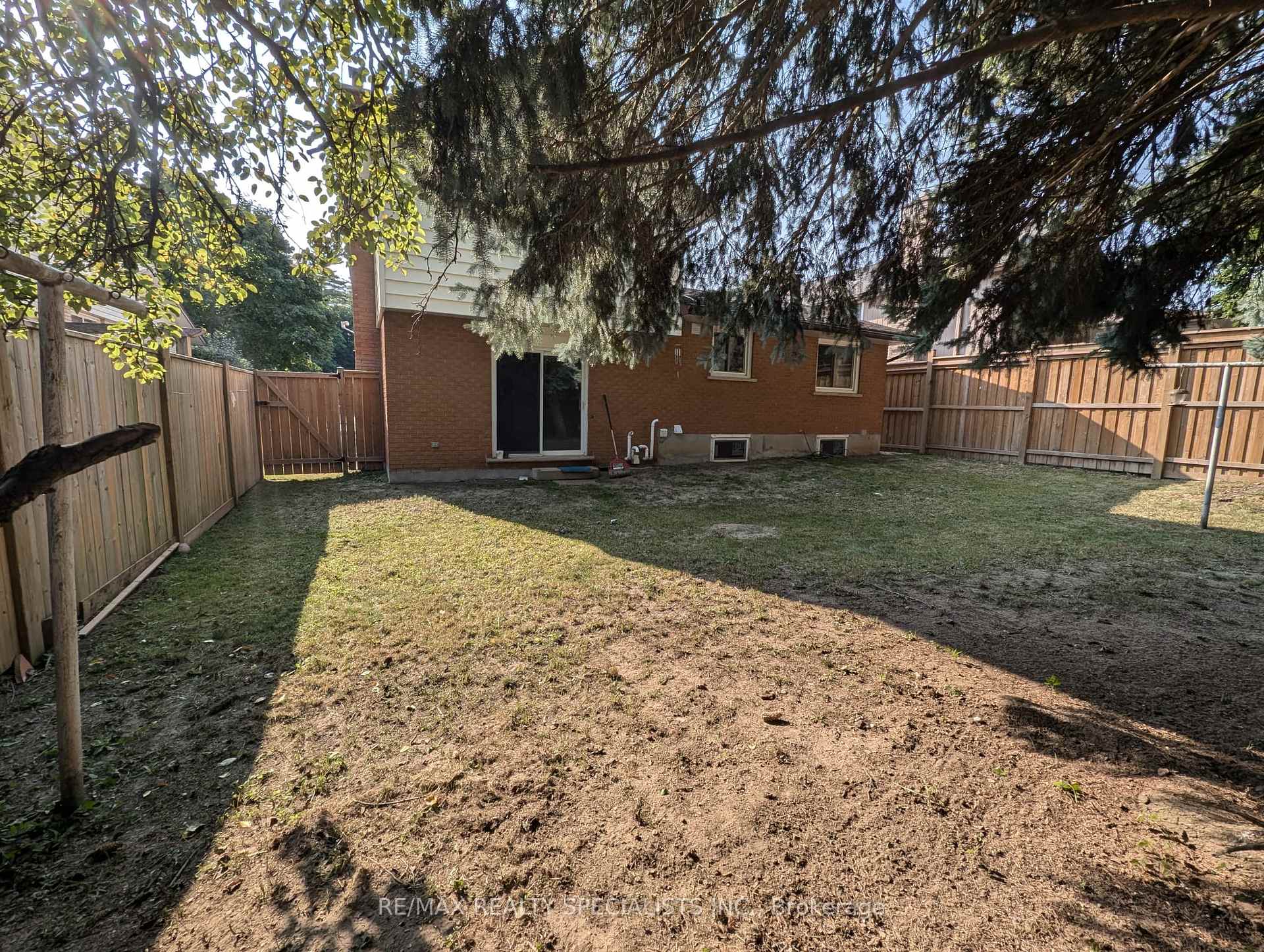Photo 10 of 68 Briargate Drive, Kitchener — HOMEH