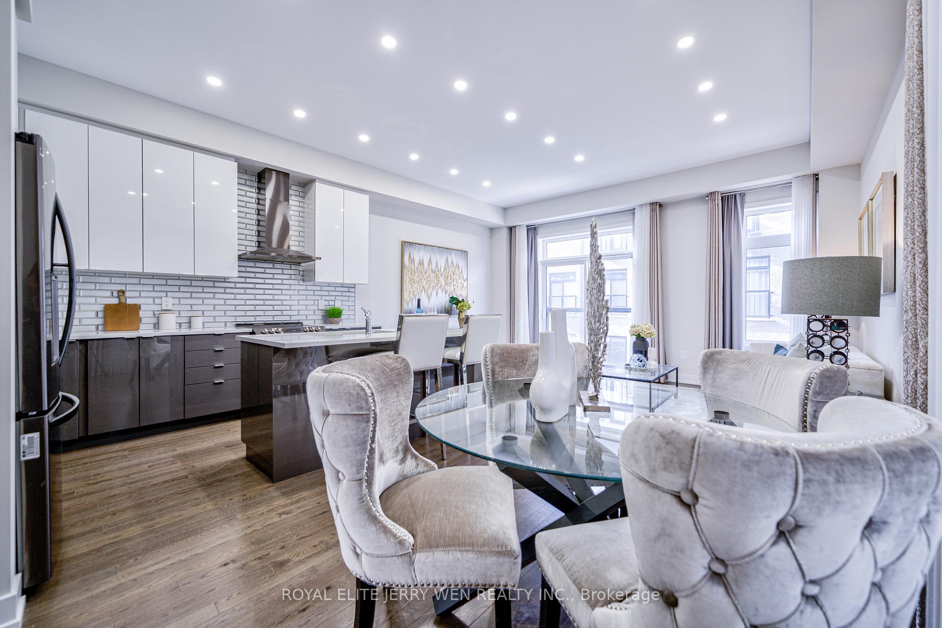Photo 4 of 54 Laskin Drive, Vaughan, Patterson — HOMEH