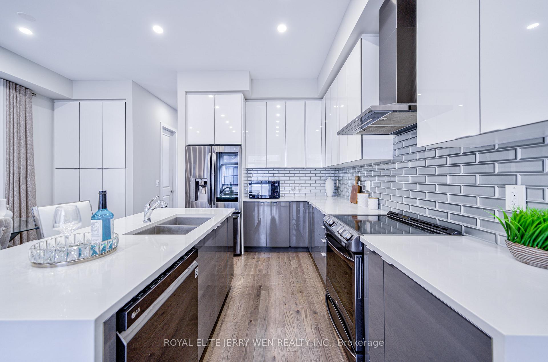 Photo 7 of 54 Laskin Drive, Vaughan, Patterson — HOMEH