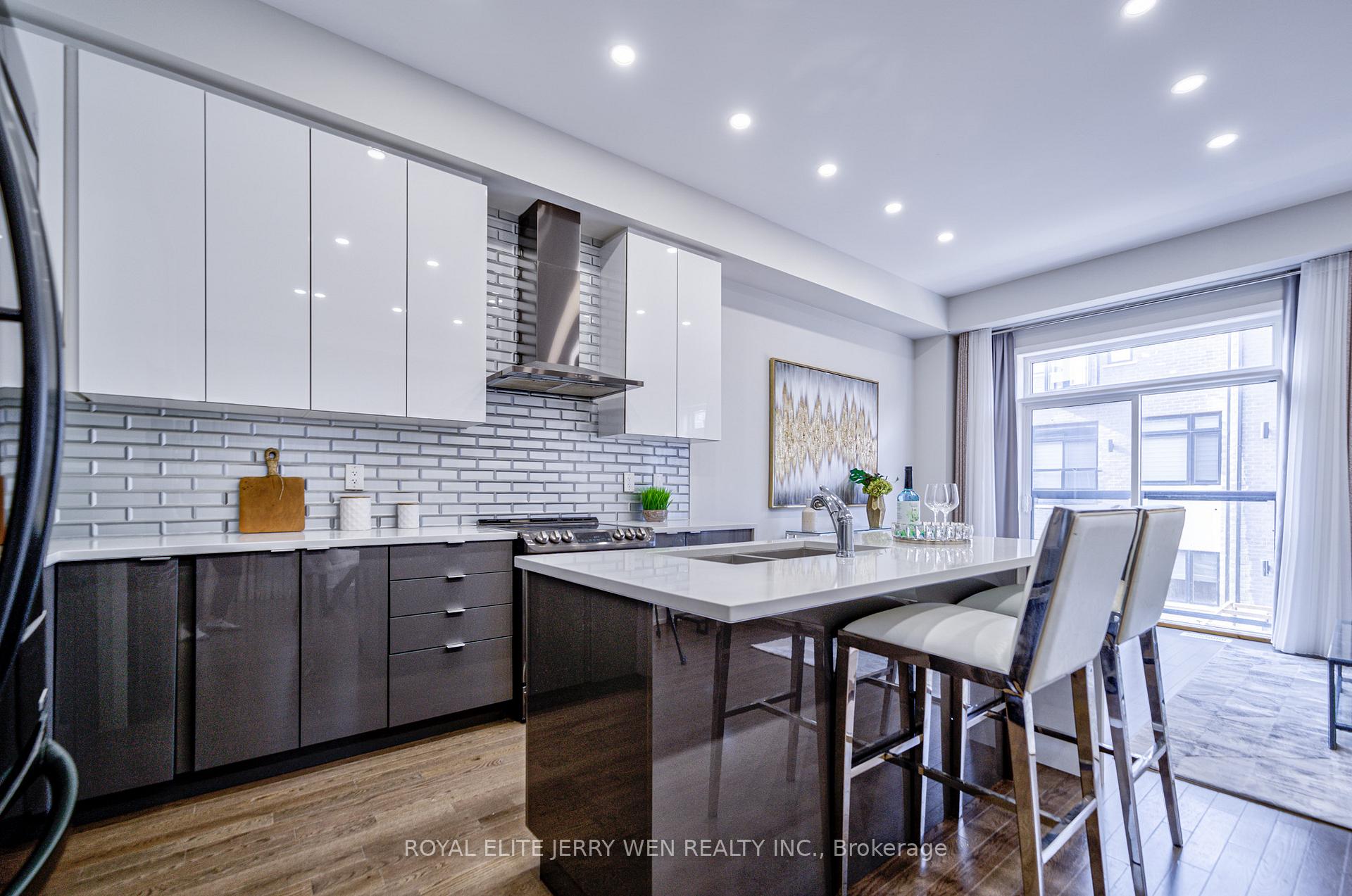 Photo 33 of 54 Laskin Drive, Vaughan, Patterson — HOMEH