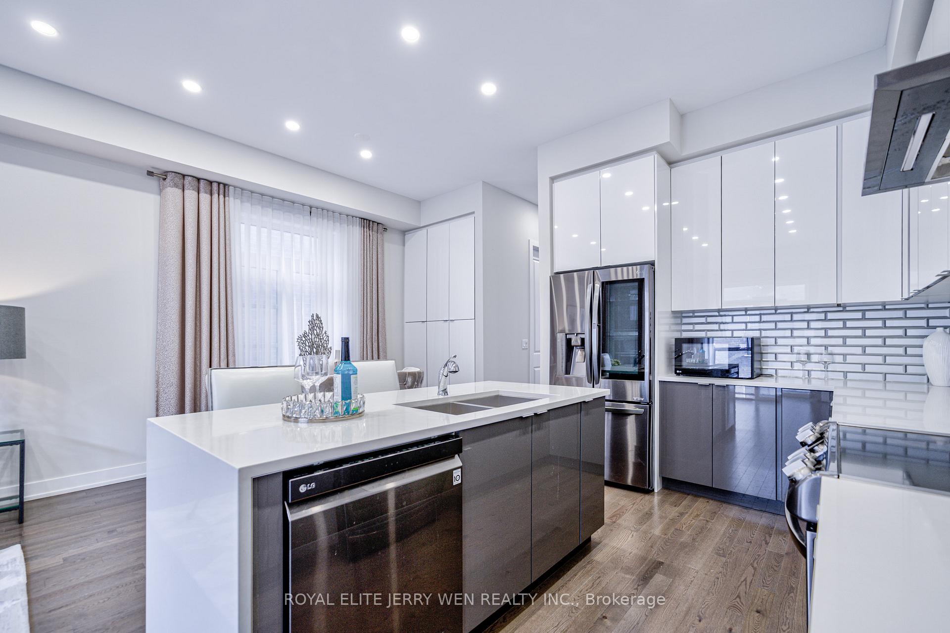 Photo 8 of 54 Laskin Drive, Vaughan, Patterson — HOMEH