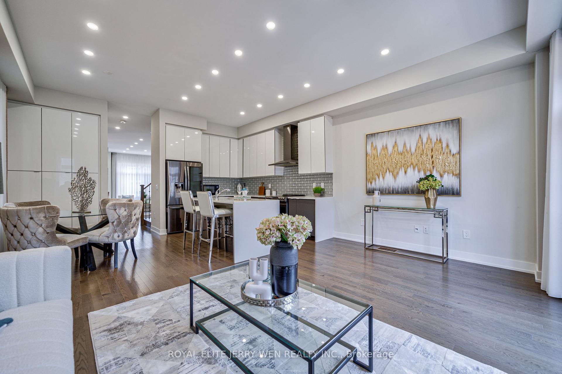 Photo 10 of 54 Laskin Drive, Vaughan, Patterson — HOMEH