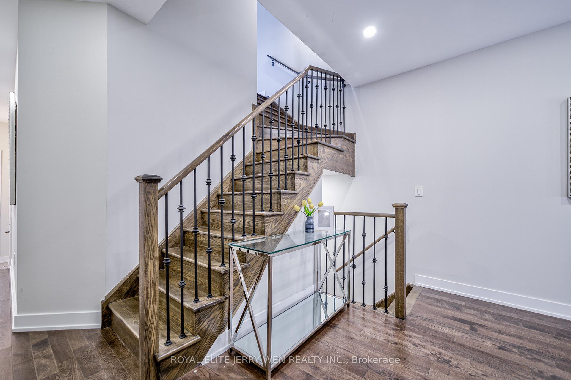 Photo 35 of 54 Laskin Drive, Vaughan, Patterson — HOMEH