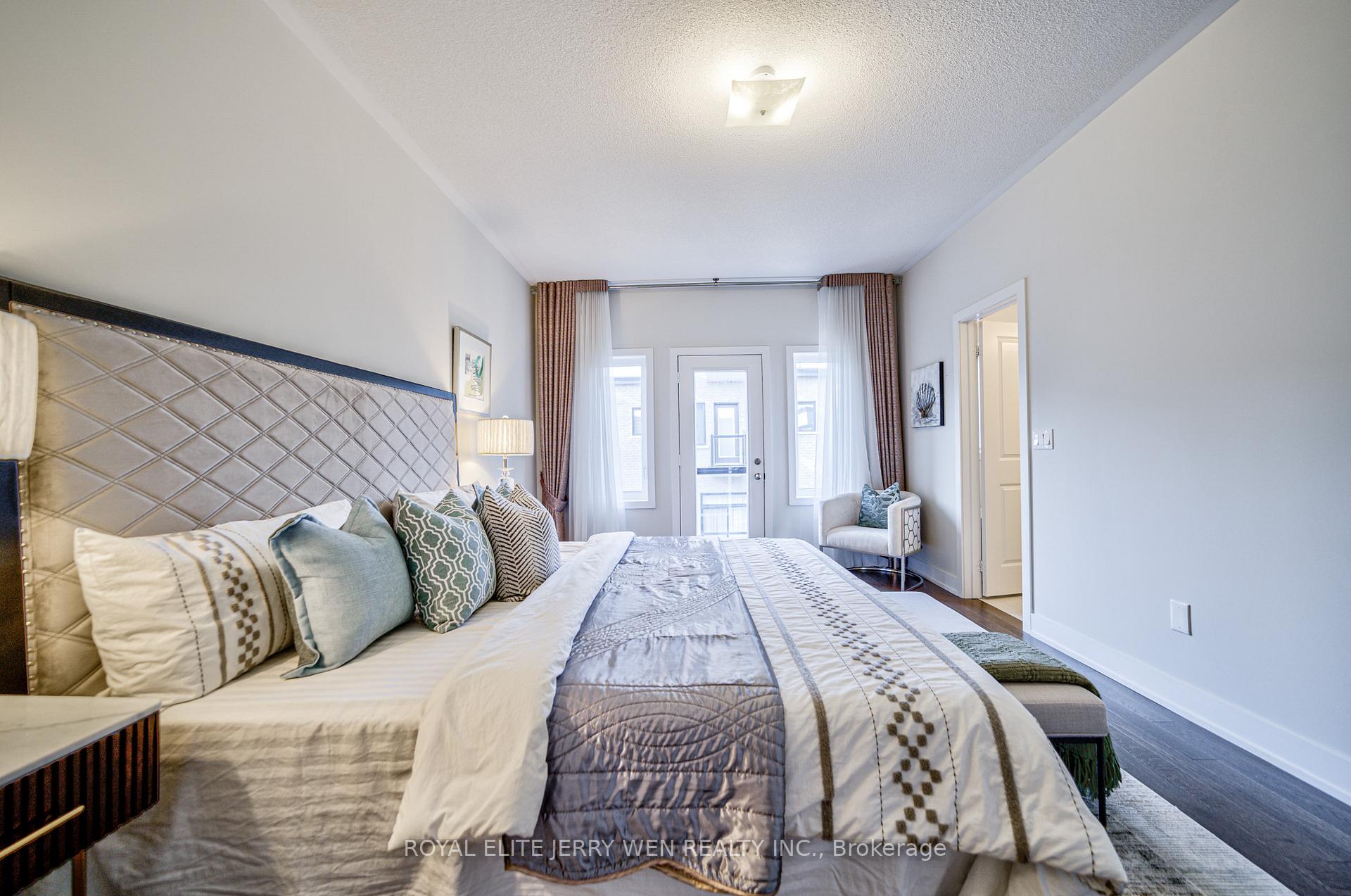 Photo 20 of 54 Laskin Drive, Vaughan, Patterson — HOMEH