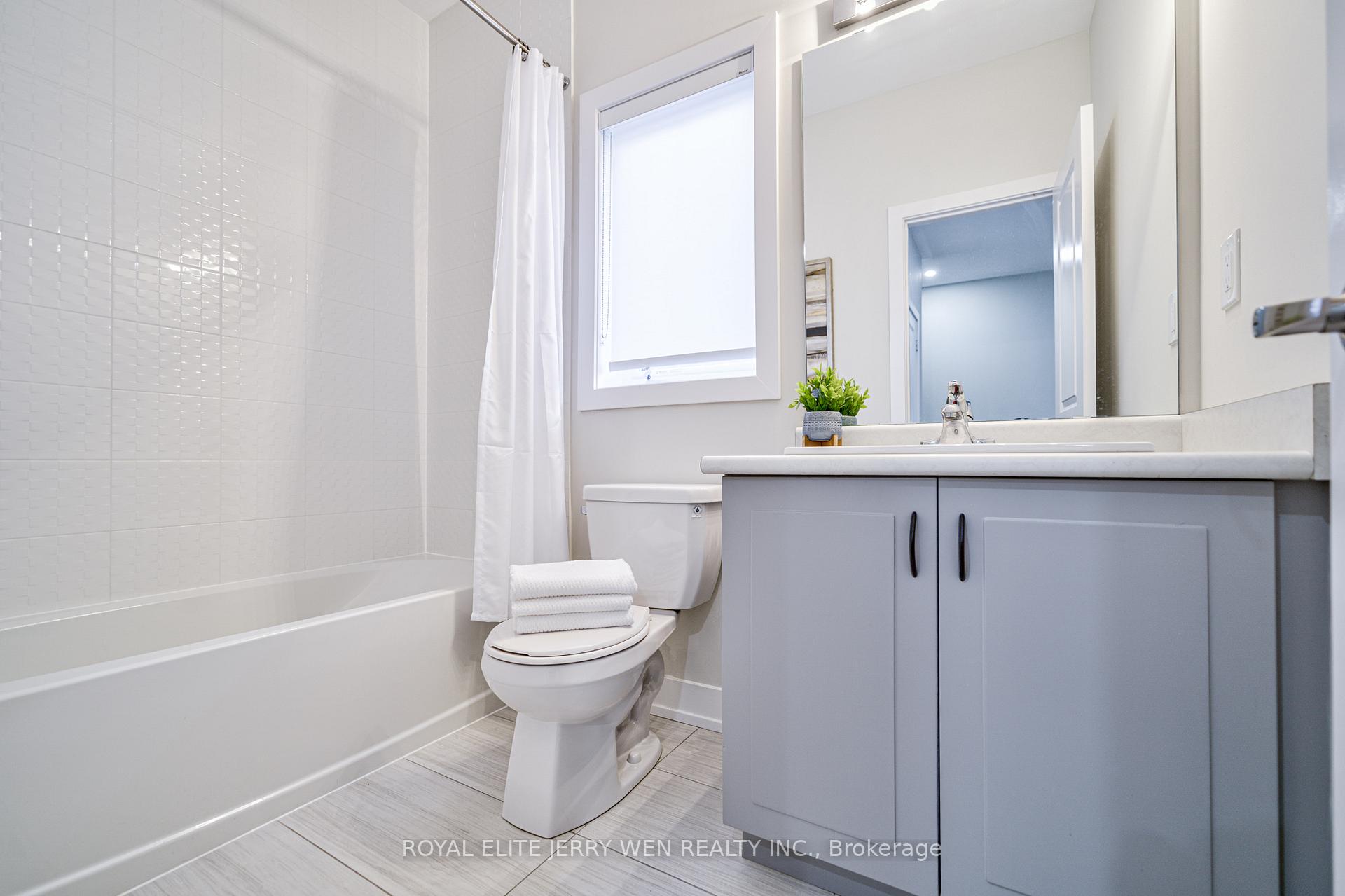 Photo 26 of 54 Laskin Drive, Vaughan, Patterson — HOMEH