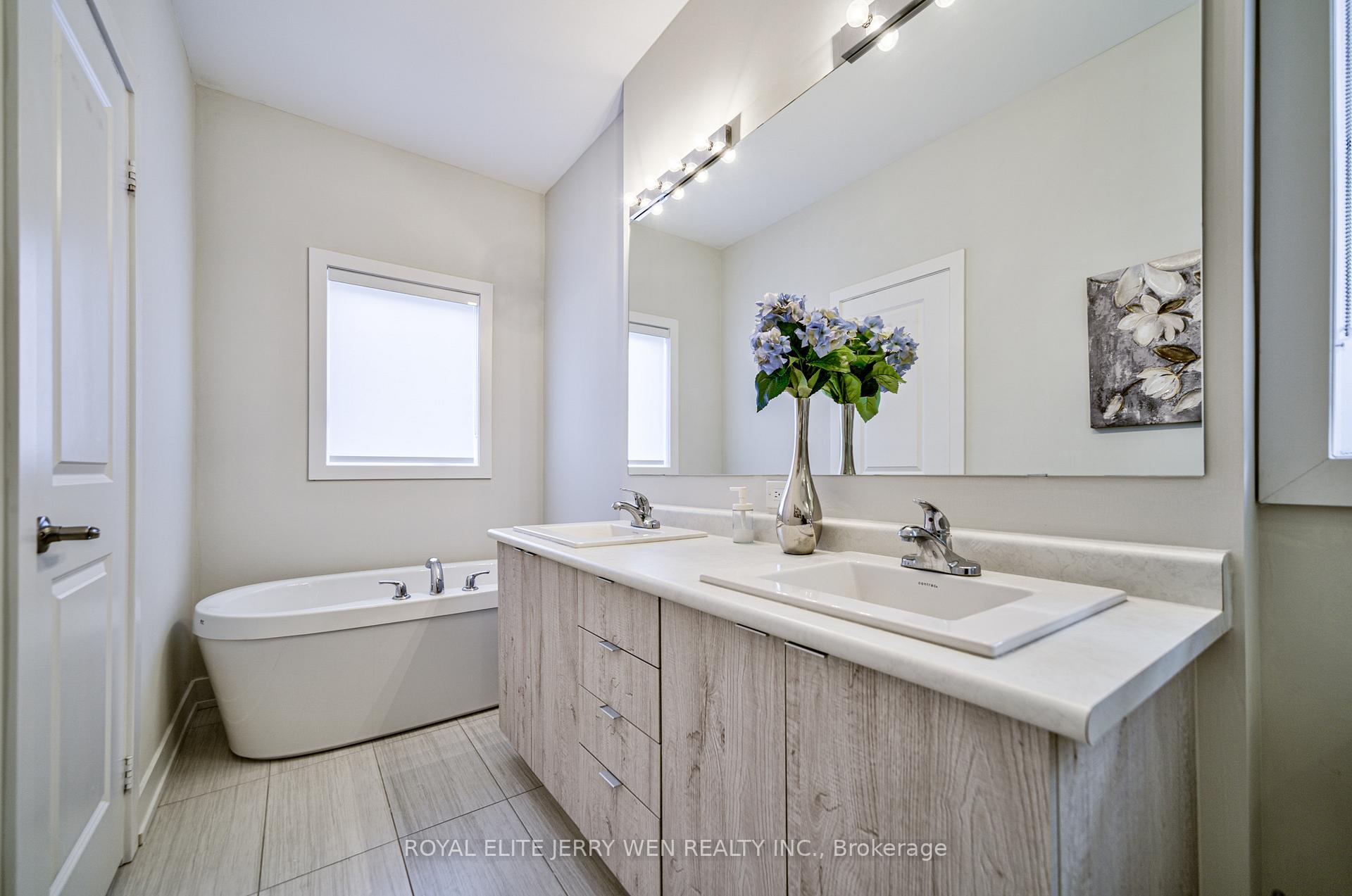 Photo 32 of 54 Laskin Drive, Vaughan, Patterson — HOMEH