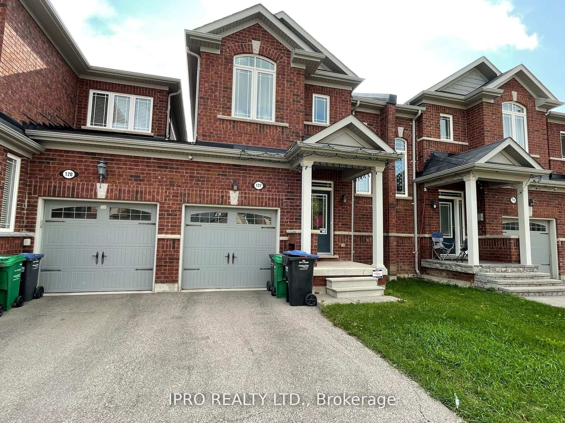 Front of 122 Kempenfelt Trail