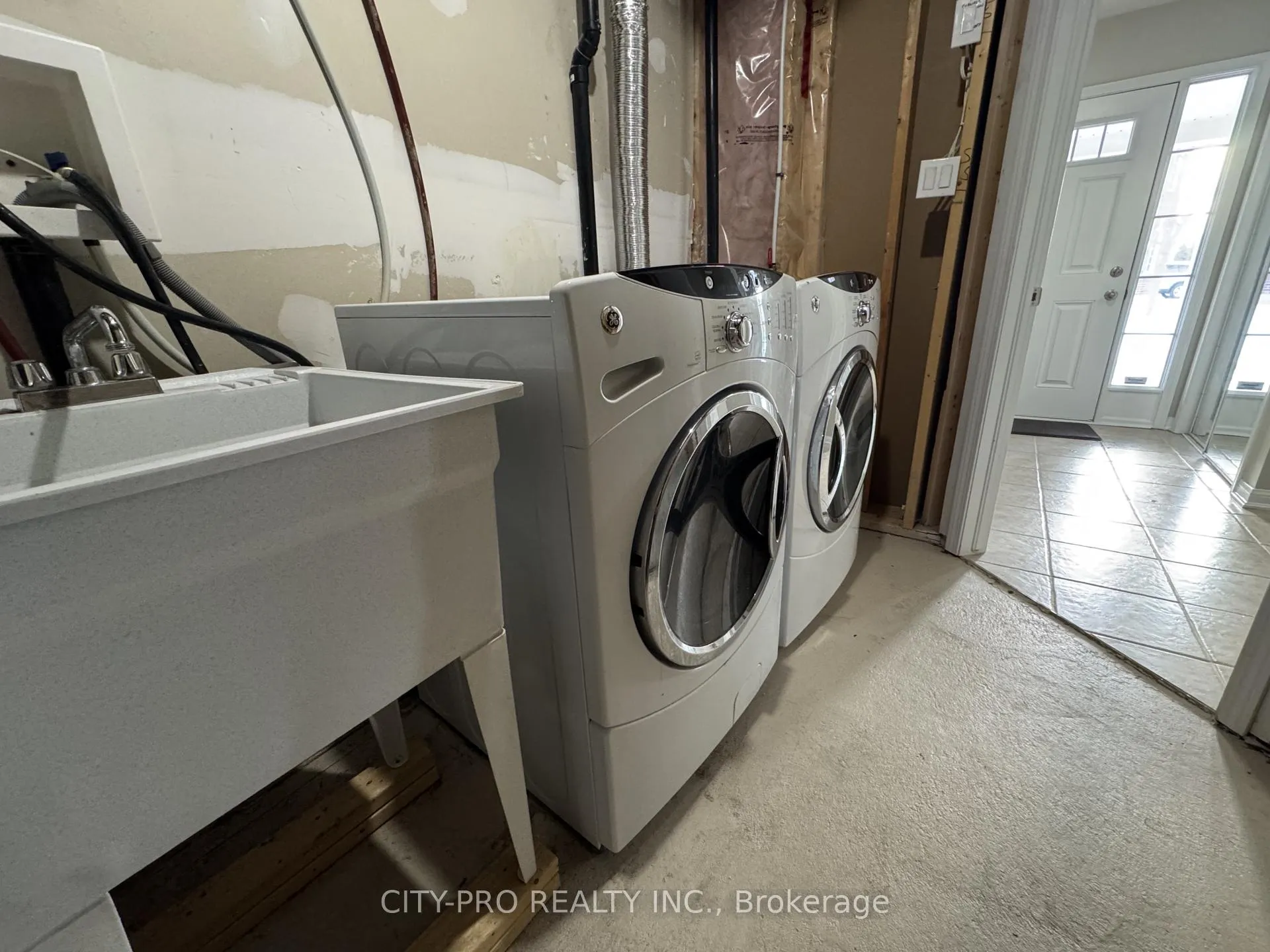 Photo 4 of 1037 Haxton Heights, Milton, Willmott — HOMEH