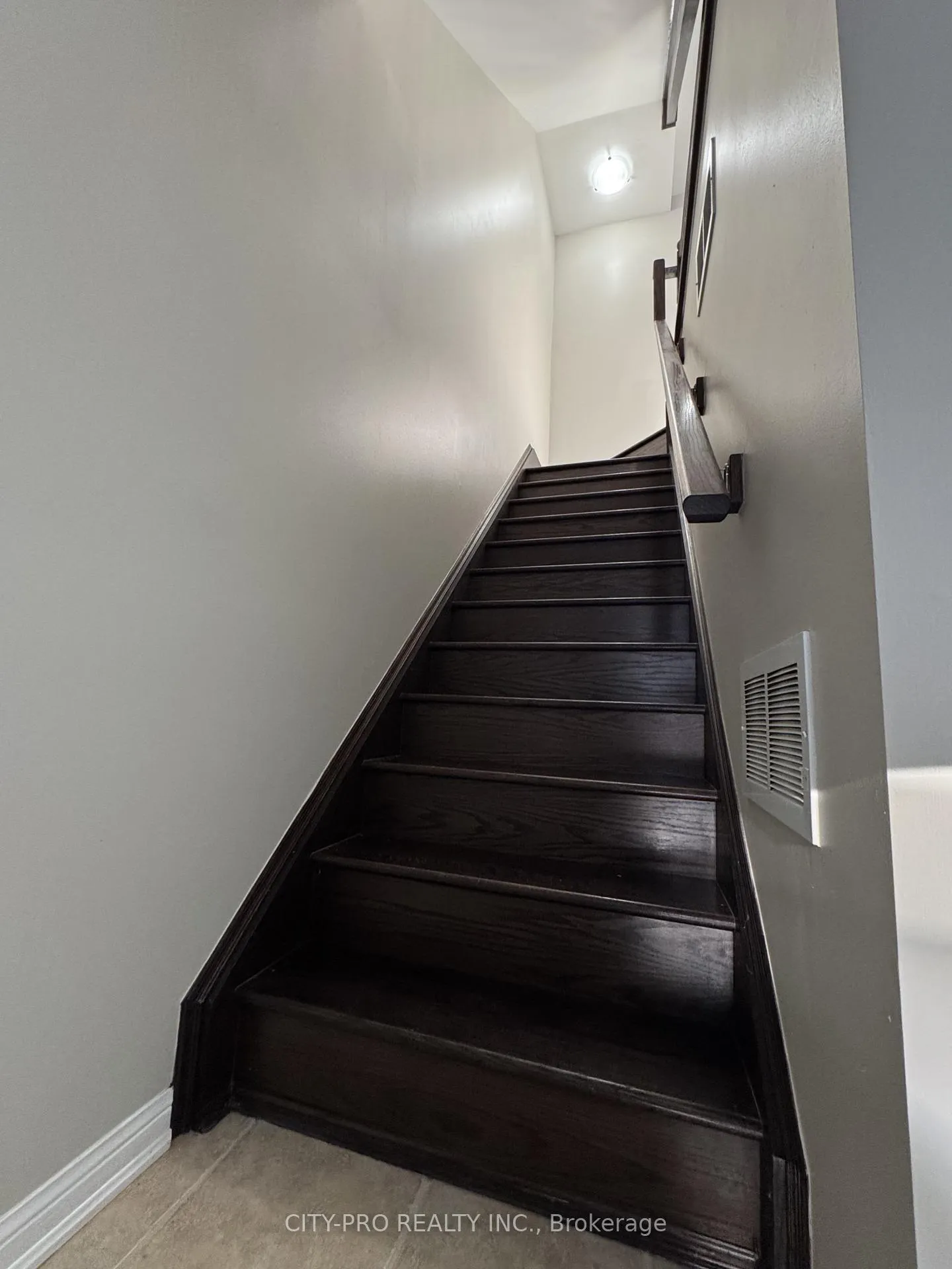Photo 7 of 1037 Haxton Heights, Milton, Willmott — HOMEH
