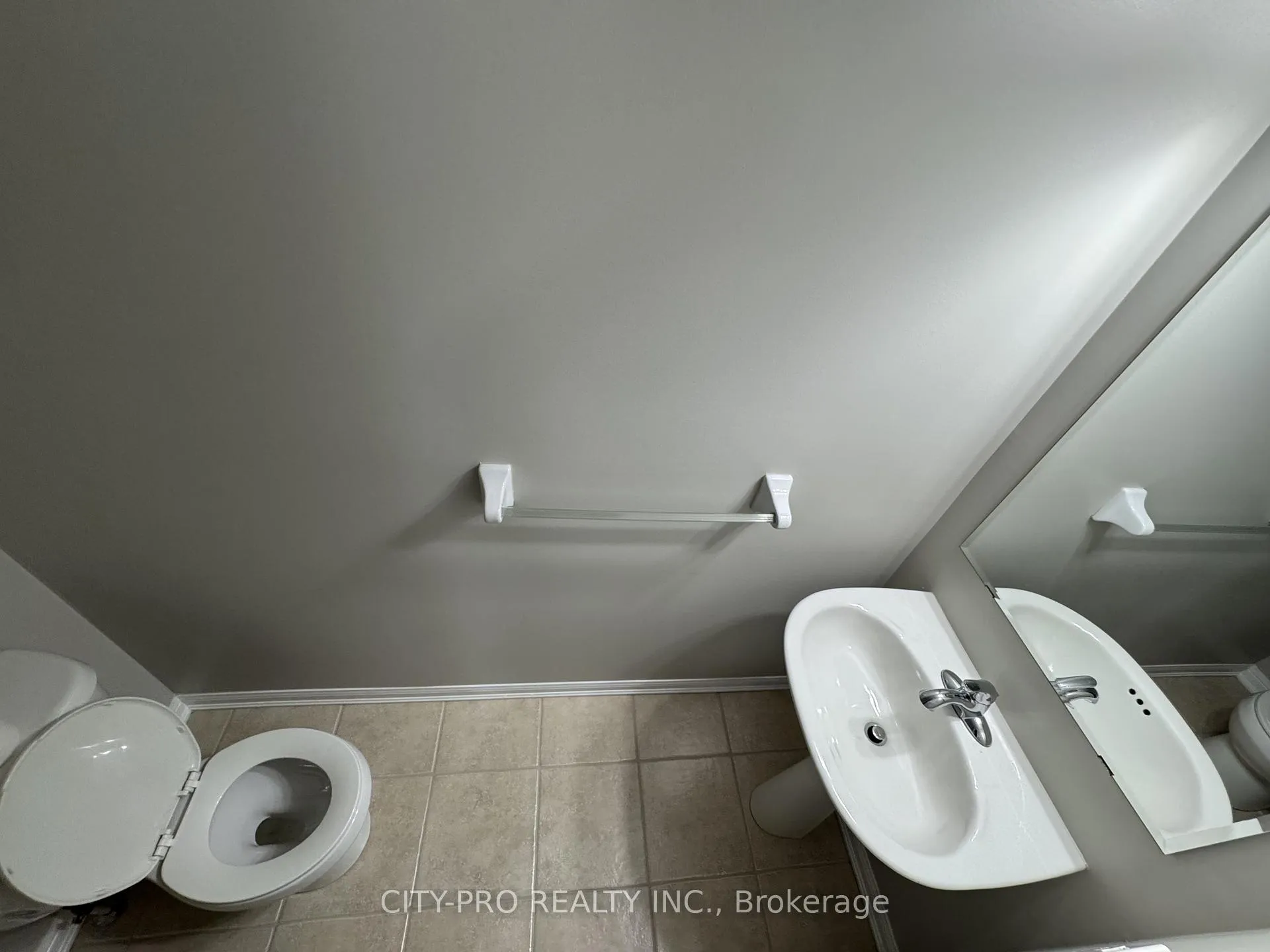 Photo 9 of 1037 Haxton Heights, Milton, Willmott — HOMEH
