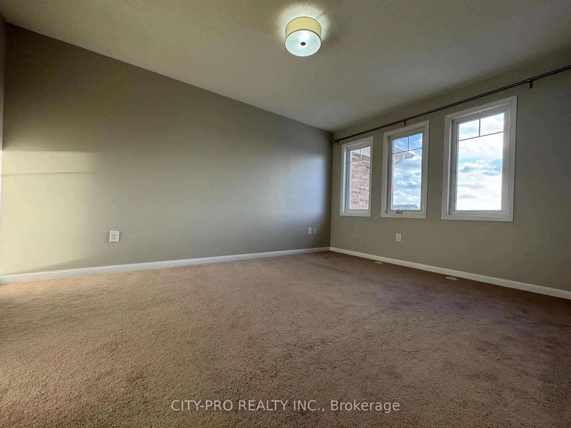 Photo 22 of 1037 Haxton Heights, Milton, Willmott — HOMEH