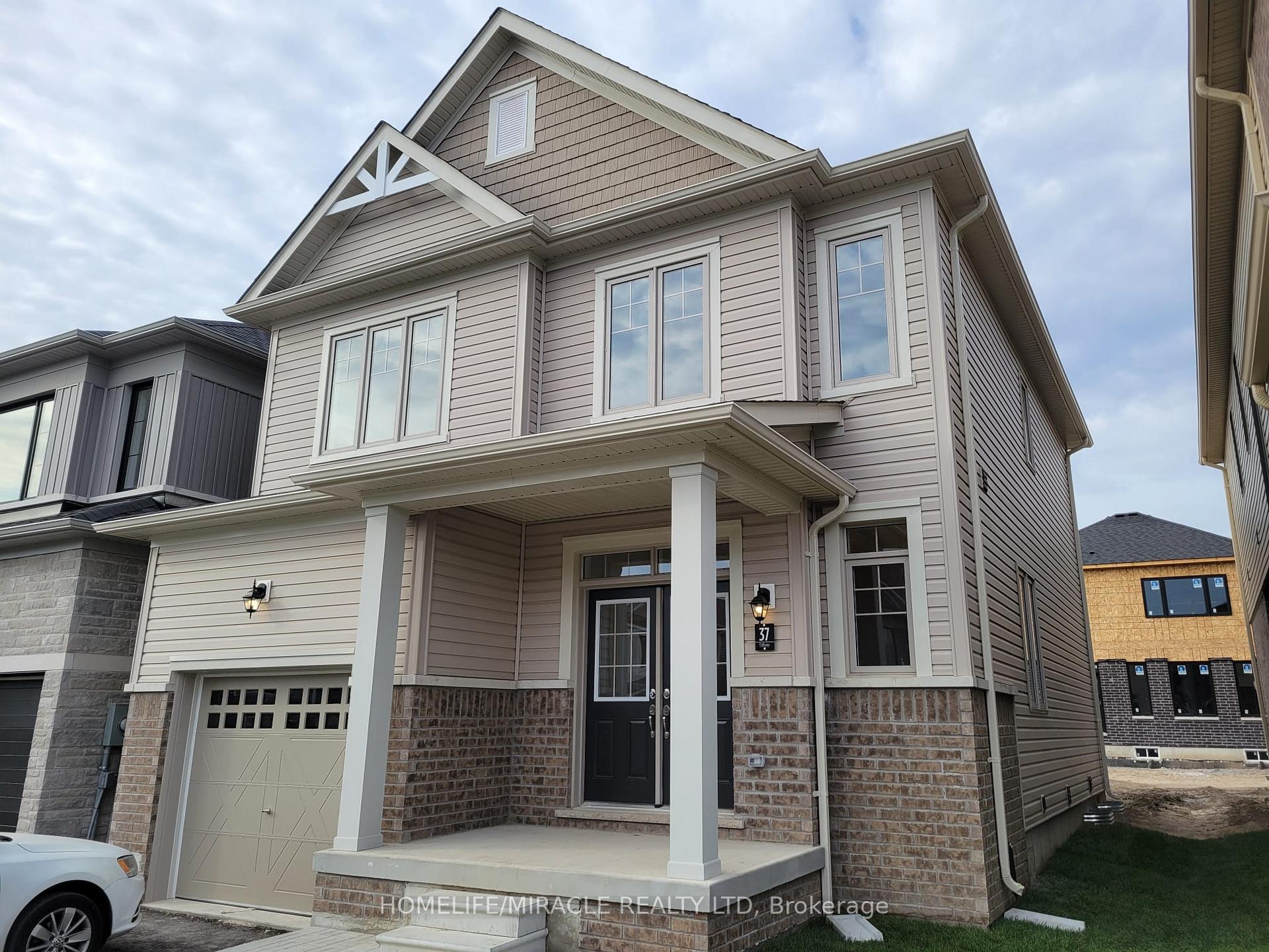 Photo 2 of 37 Durham Avenue, Barrie, Rural Barrie Southeast — HOMEH