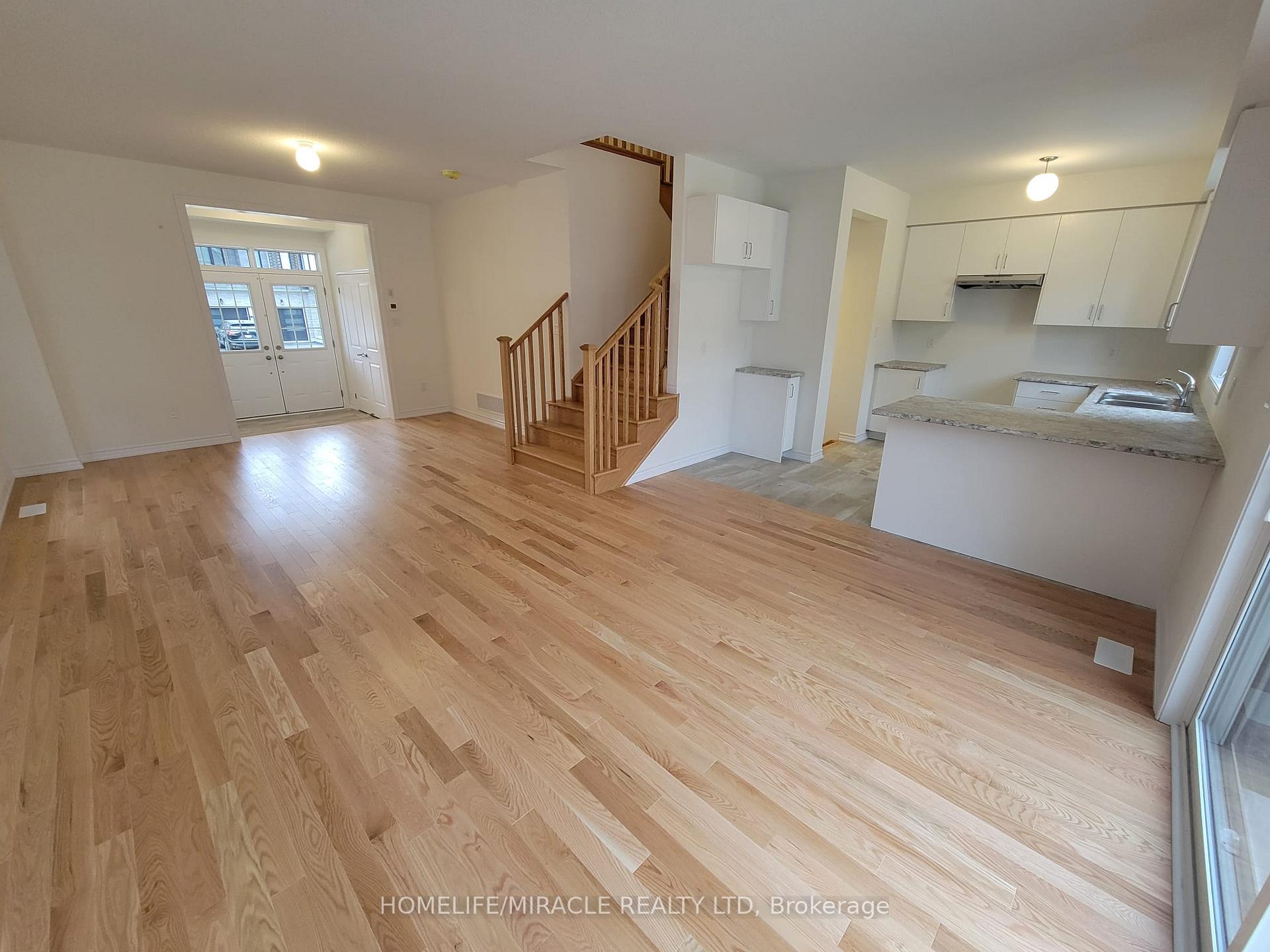 Photo 6 of 37 Durham Avenue, Barrie, Rural Barrie Southeast — HOMEH