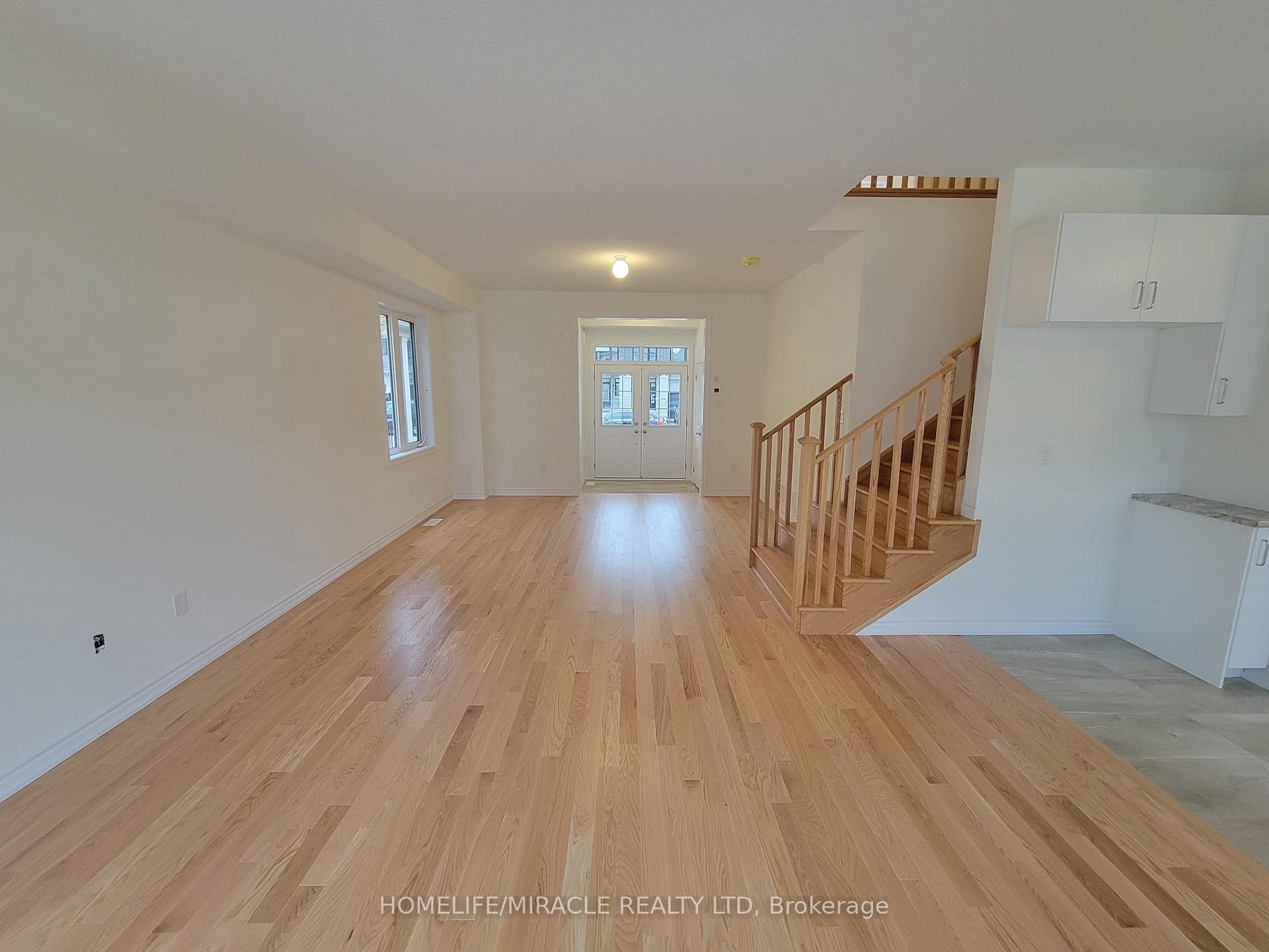 Photo 4 of 37 Durham Avenue, Barrie, Rural Barrie Southeast — HOMEH
