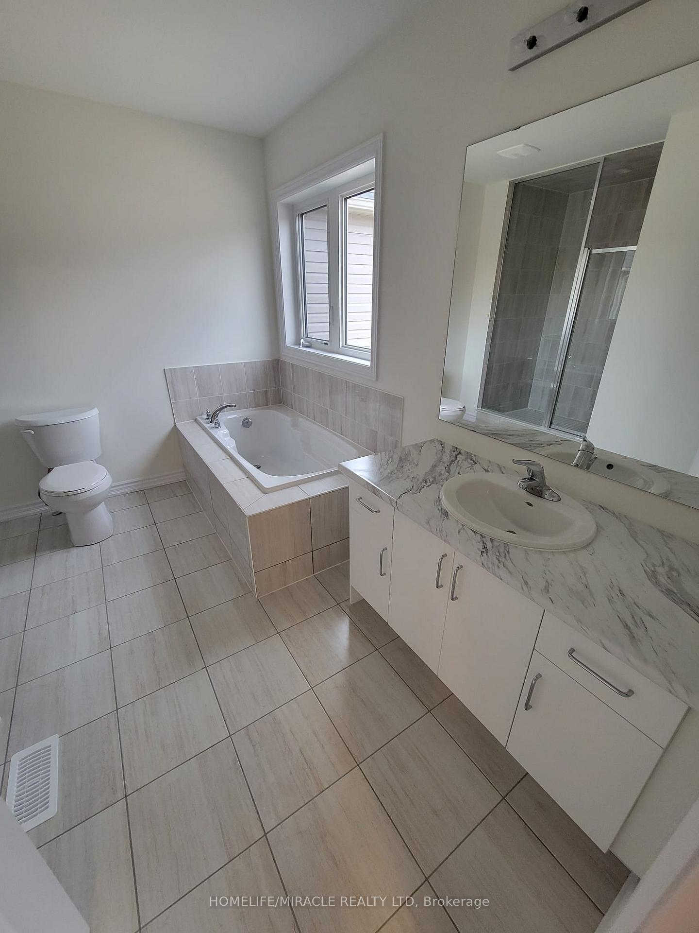 Photo 8 of 37 Durham Avenue, Barrie, Rural Barrie Southeast — HOMEH