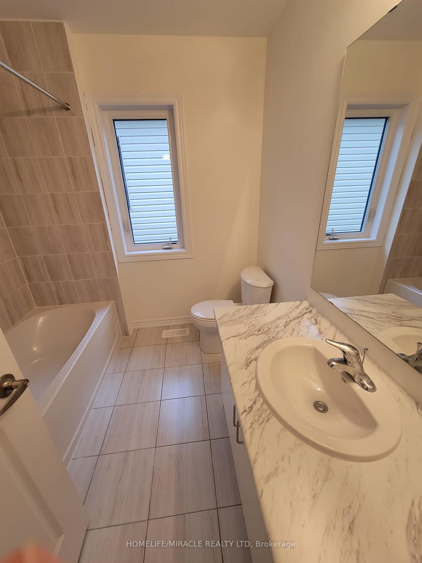 Photo 11 of 37 Durham Avenue, Barrie, Rural Barrie Southeast — HOMEH