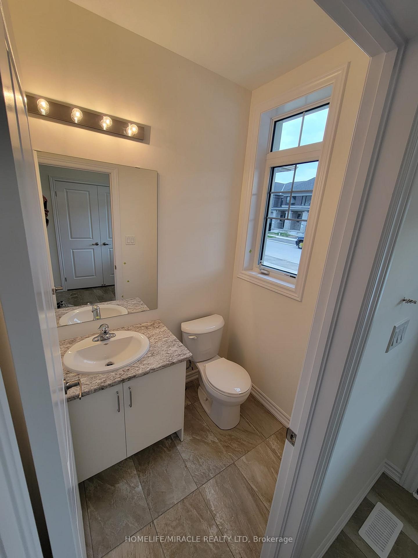 Photo 13 of 37 Durham Avenue, Barrie, Rural Barrie Southeast — HOMEH