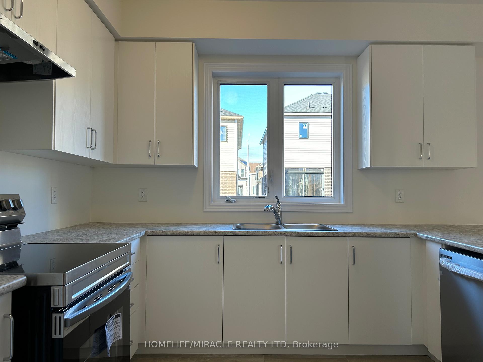 Photo 12 of 37 Durham Avenue, Barrie, Rural Barrie Southeast — HOMEH