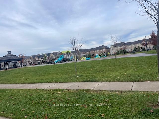 Photo 3 of 25 Muscovy Drive N, Brampton, Northwest Brampton — HOMEH