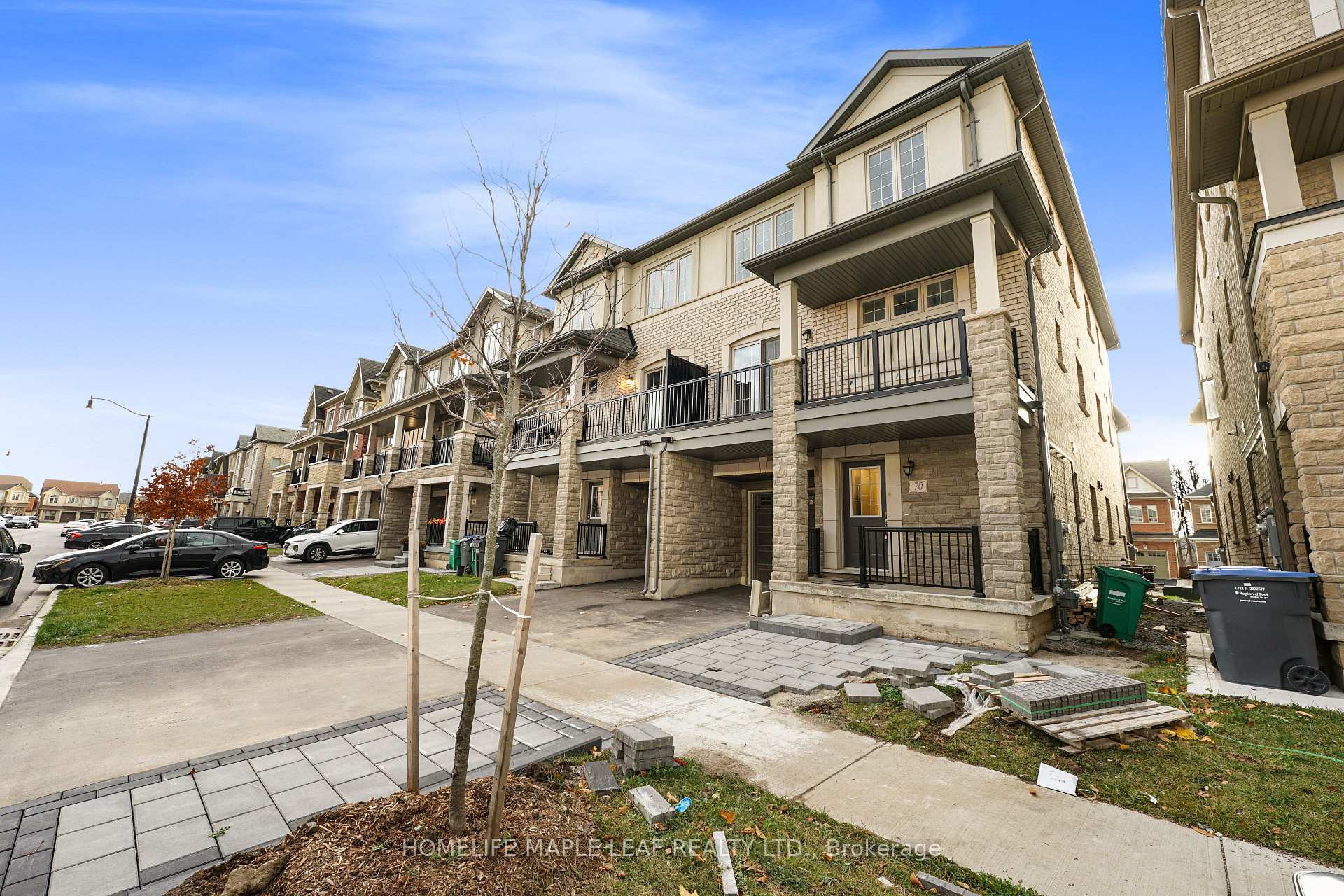Photo 2 of 70 Hashmi Place, Brampton, Credit Valley — HOMEH