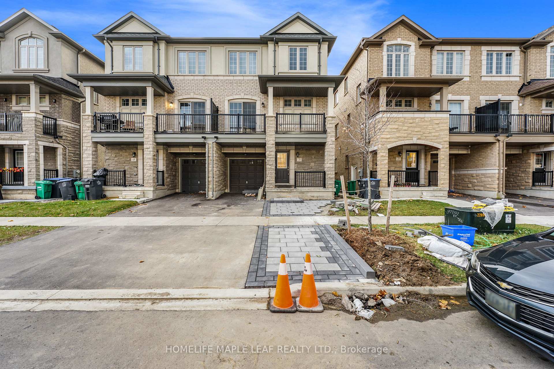 Photo 3 of 70 Hashmi Place, Brampton, Credit Valley — HOMEH