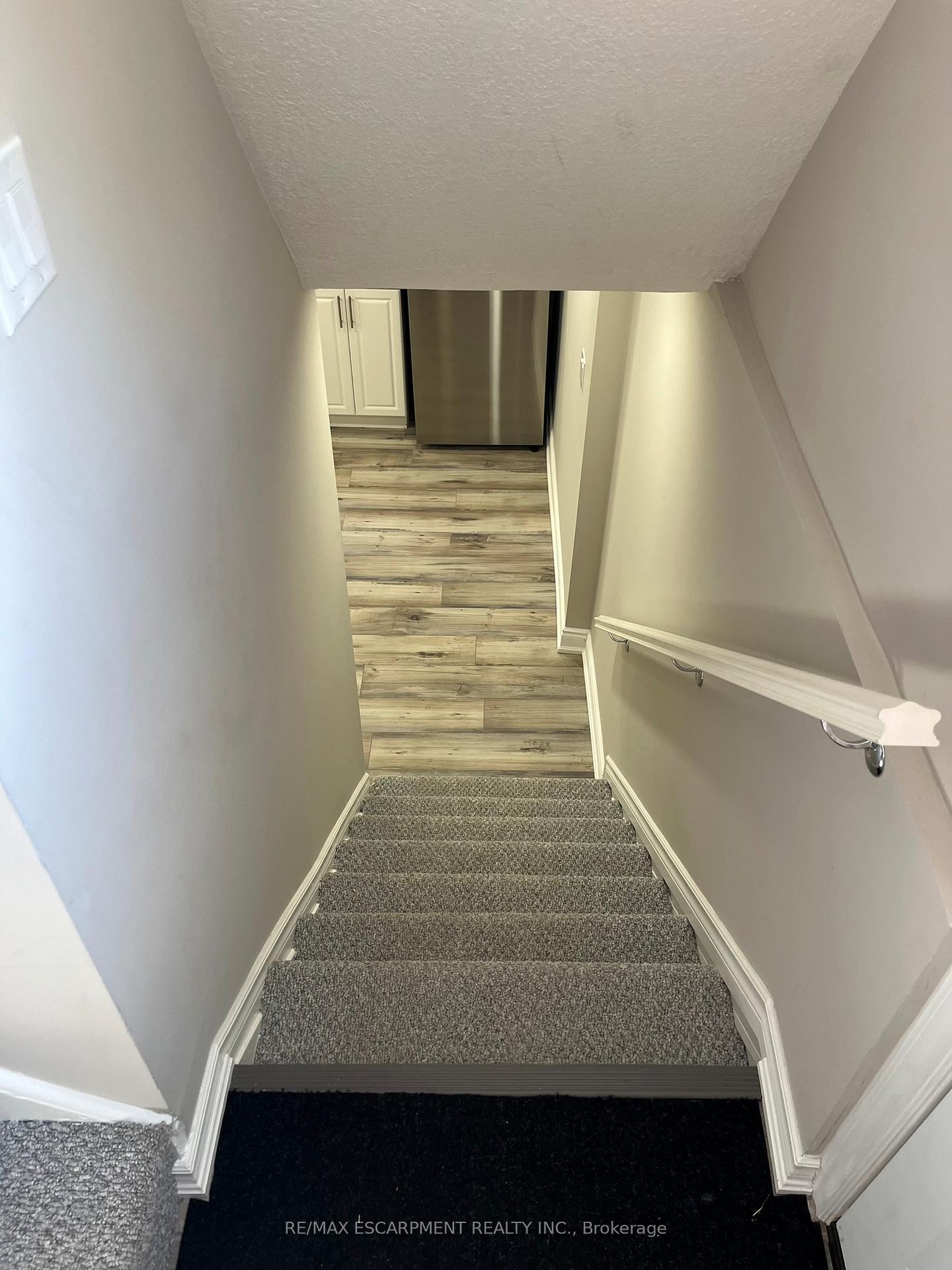 Photo 10 of Unit Lower, 27 Fern Place, Hamilton, Huntington — HOMEH