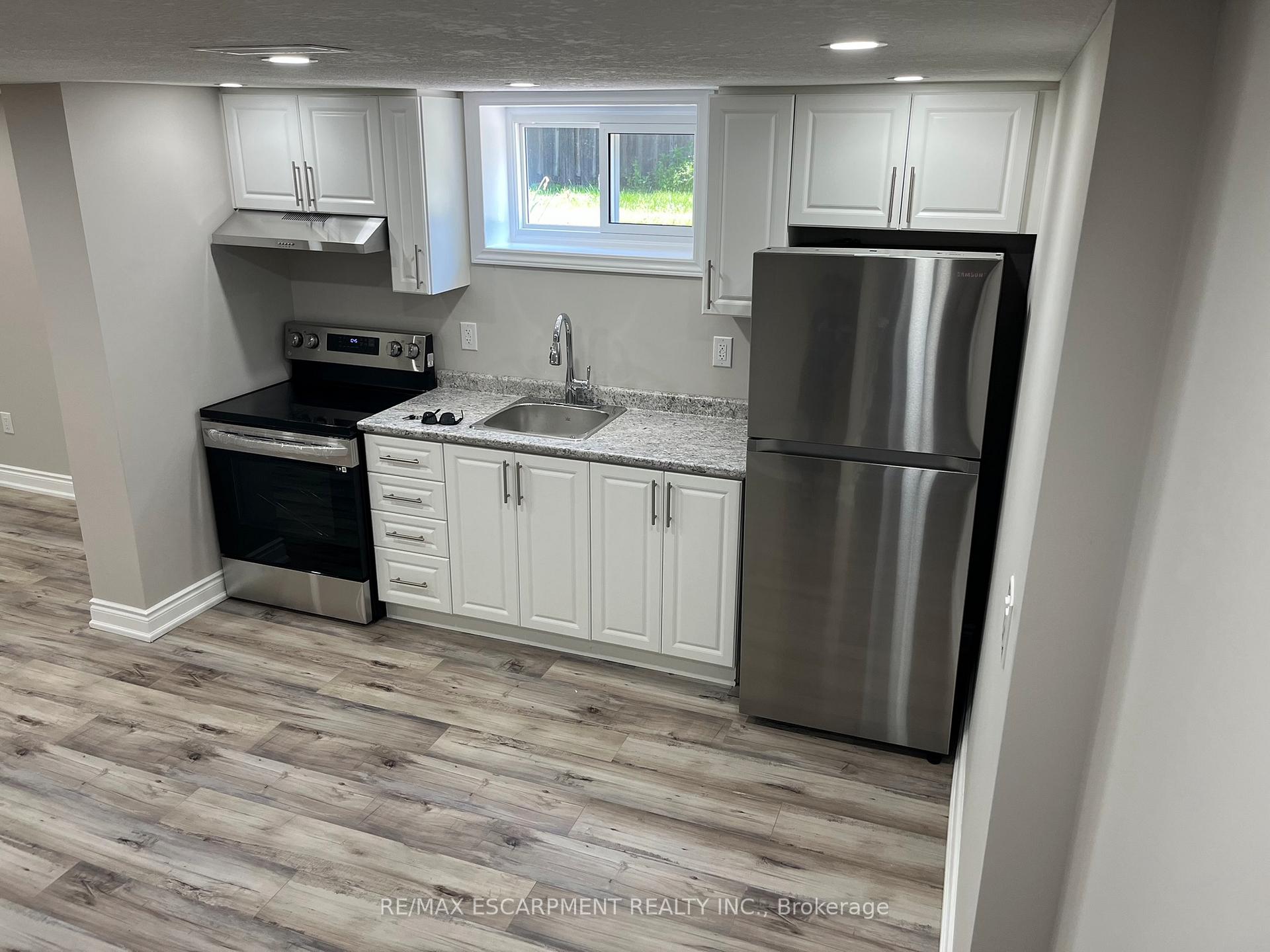 Photo 2 of Unit Lower, 27 Fern Place, Hamilton, Huntington — HOMEH
