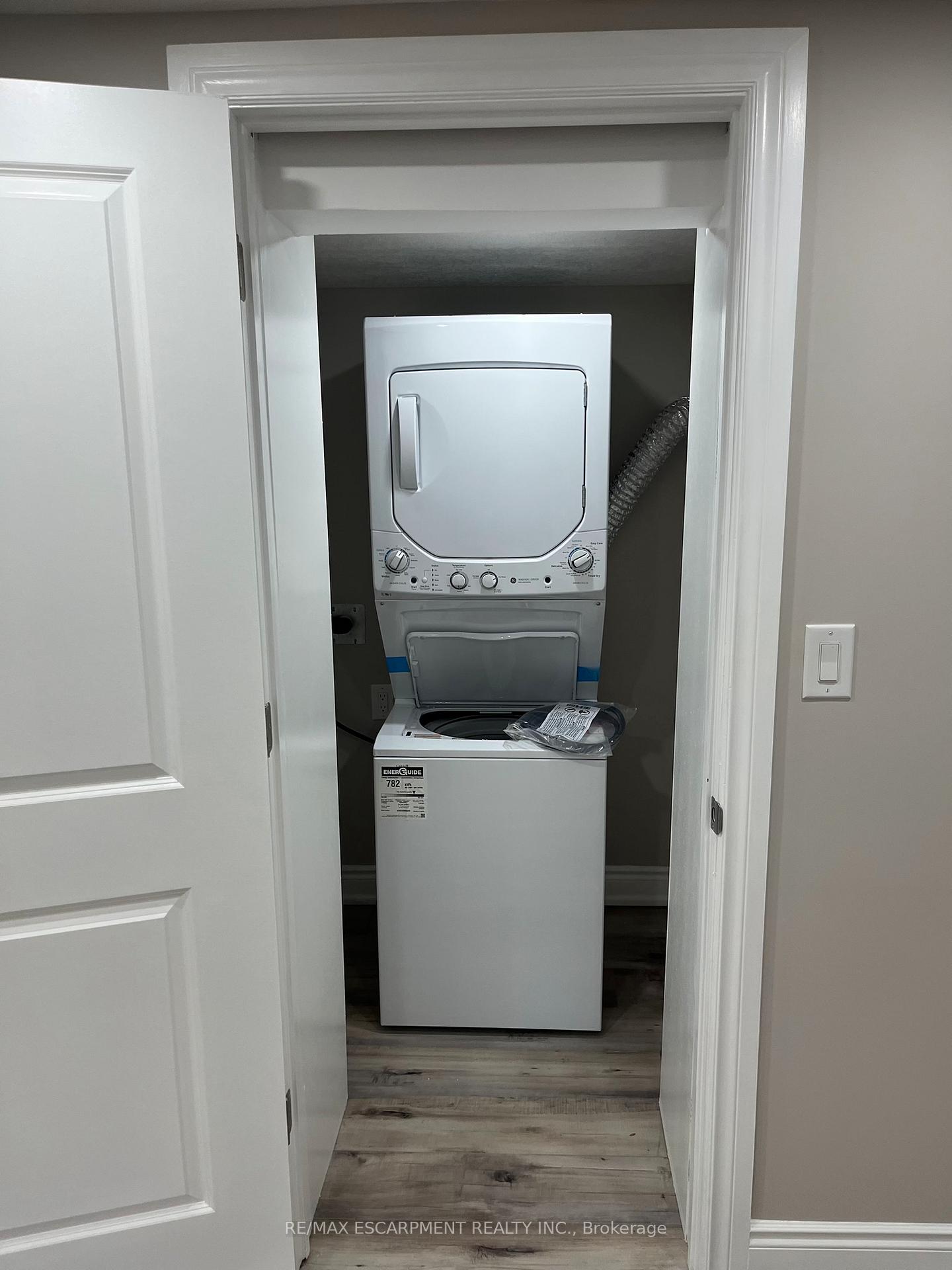 Photo 3 of Unit Lower, 27 Fern Place, Hamilton, Huntington — HOMEH