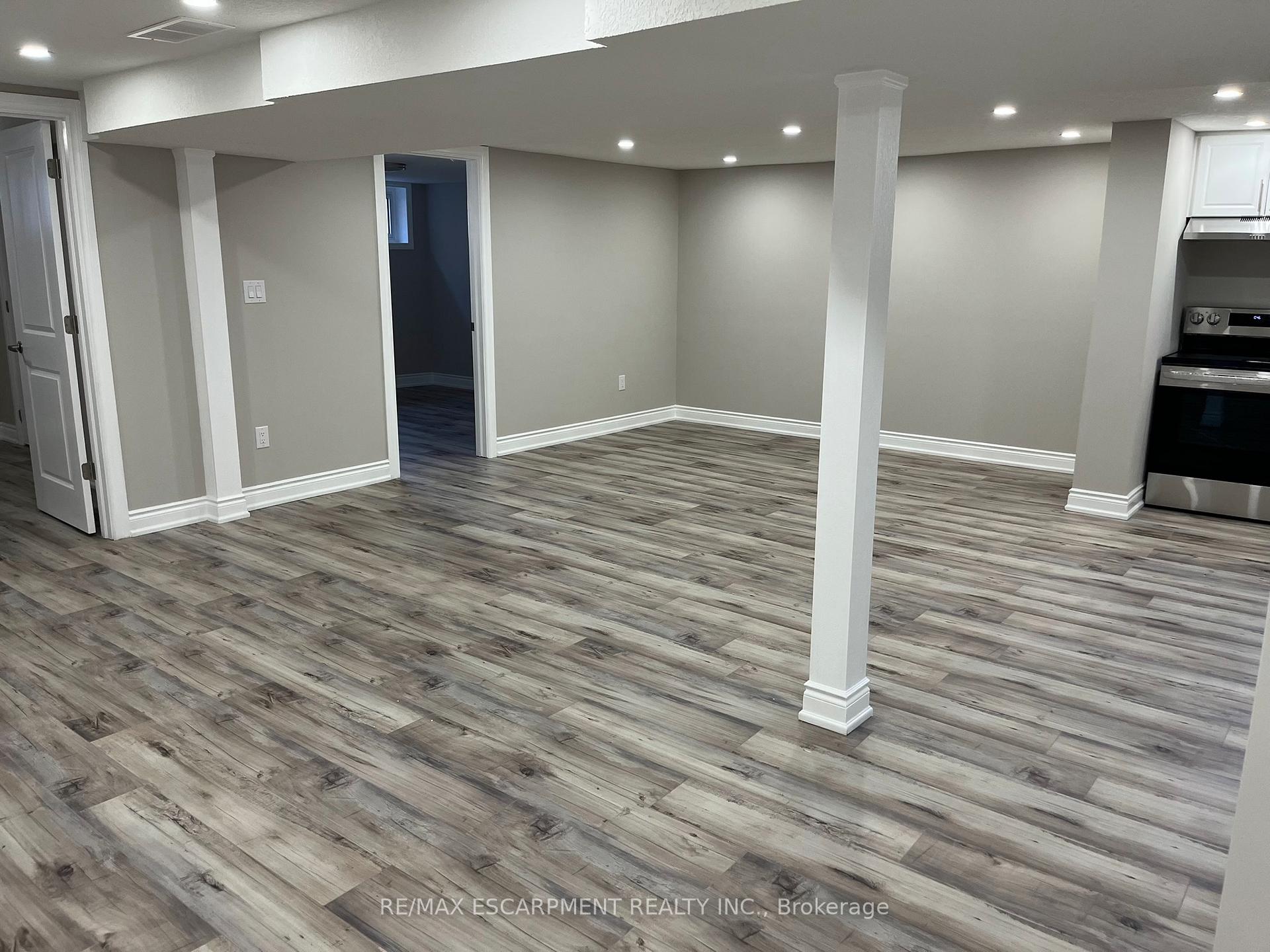 Photo 13 of Unit Lower, 27 Fern Place, Hamilton, Huntington — HOMEH