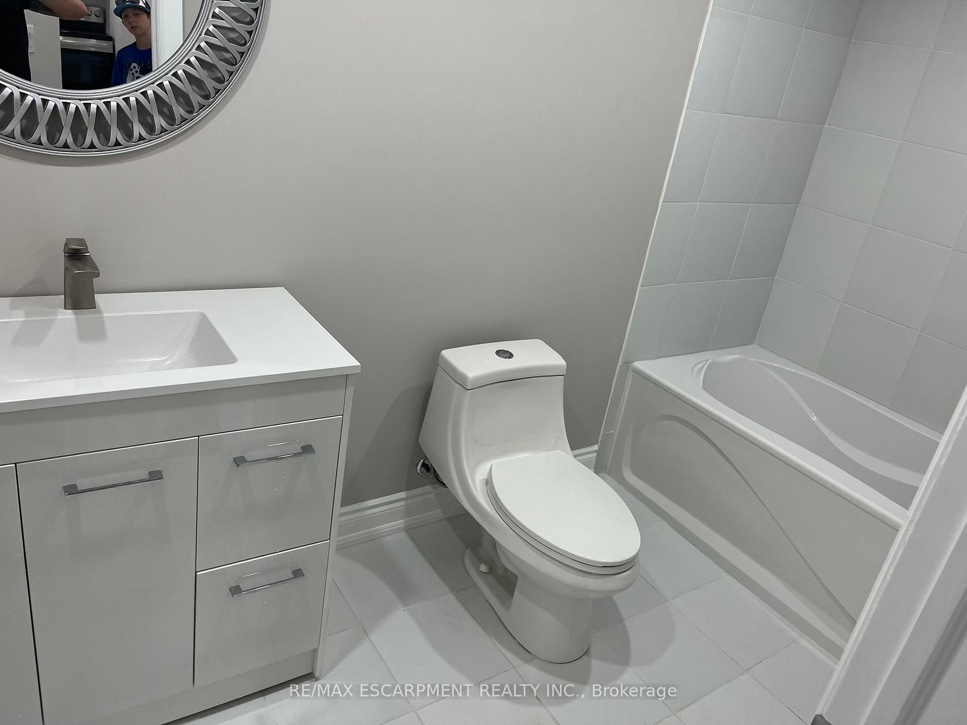 Photo 8 of Unit Lower, 27 Fern Place, Hamilton, Huntington — HOMEH