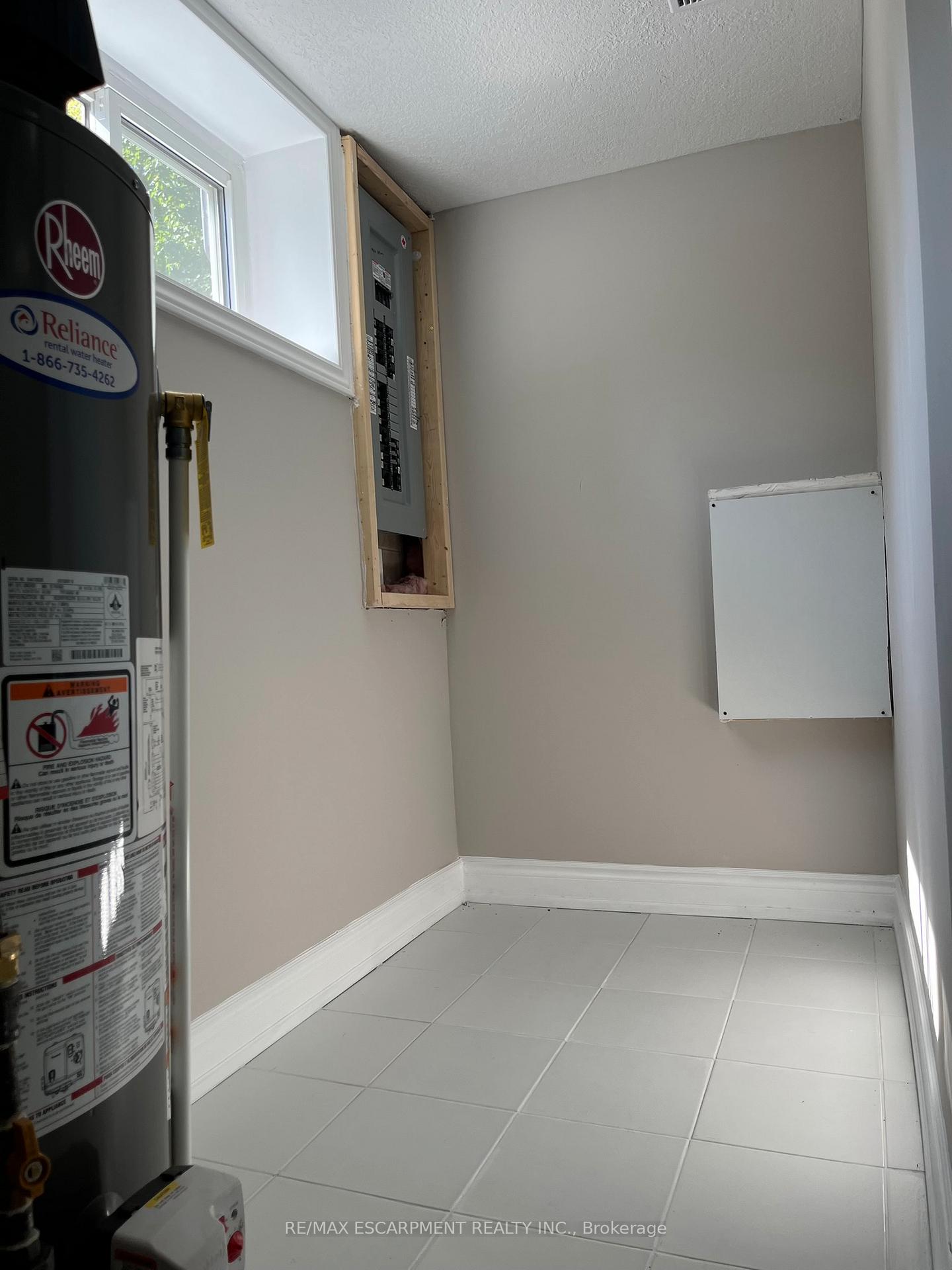 Photo 9 of Unit Lower, 27 Fern Place, Hamilton, Huntington — HOMEH