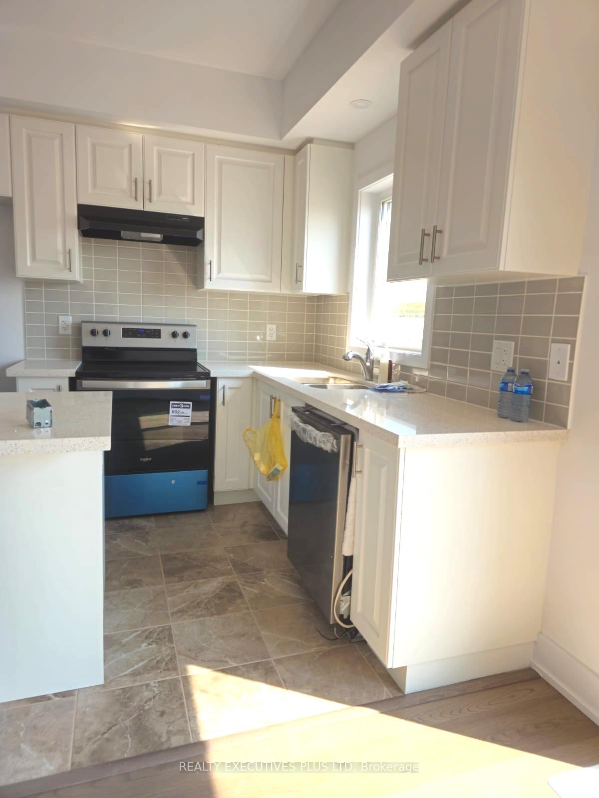 Photo 7 of 53 Gateway Drive, Barrie, Rural Barrie Southeast — HOMEH