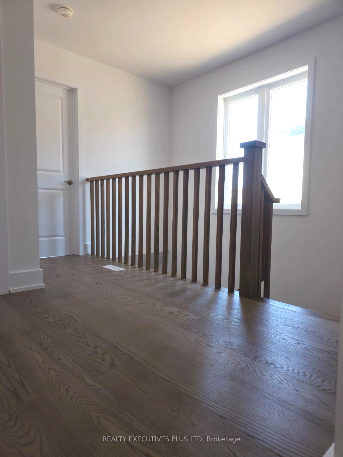 Photo 5 of 53 Gateway Drive, Barrie, Rural Barrie Southeast — HOMEH