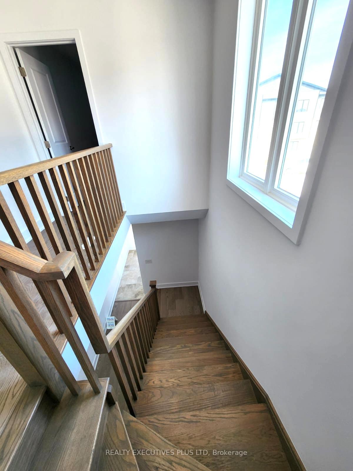 Photo 8 of 53 Gateway Drive, Barrie, Rural Barrie Southeast — HOMEH