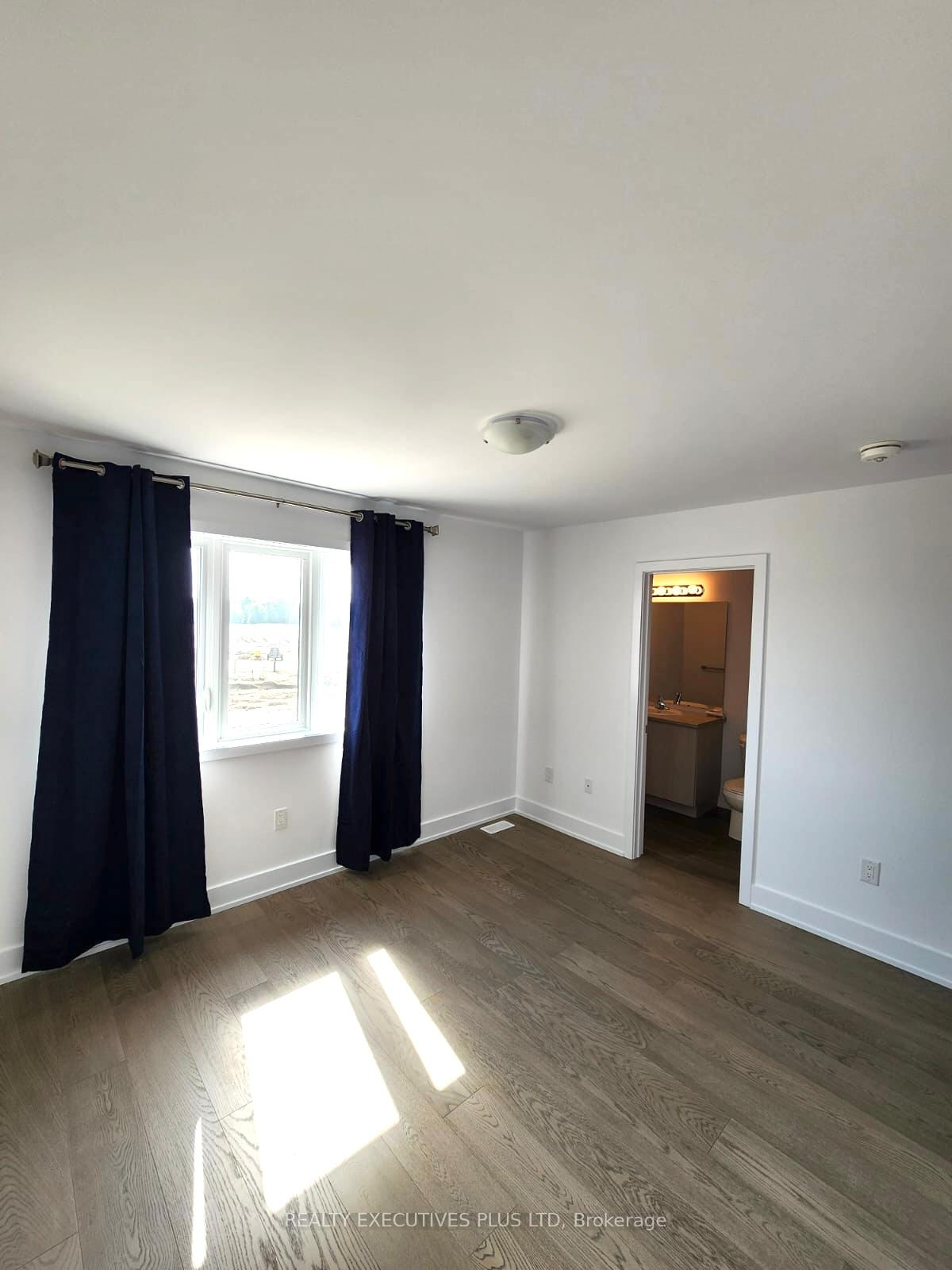 Photo 10 of 53 Gateway Drive, Barrie, Rural Barrie Southeast — HOMEH
