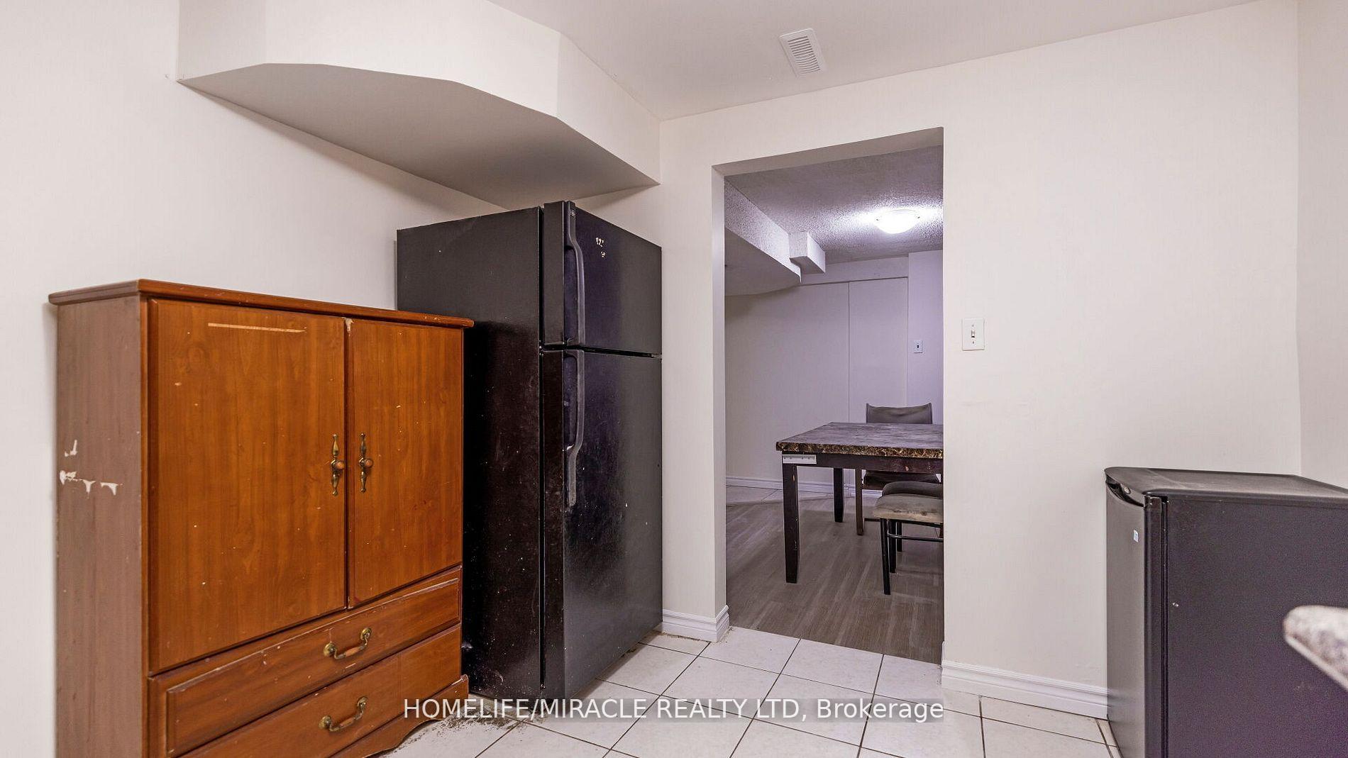 Photo 2 of Unit Bsmt, 74 Kingknoll Drive, Brampton, Fletcher's Creek South — HOMEH