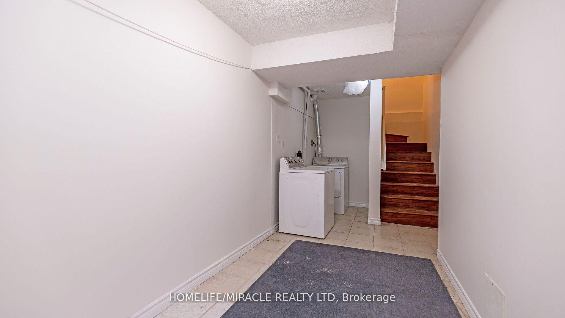 Photo 3 of Unit Bsmt, 74 Kingknoll Drive, Brampton, Fletcher's Creek South — HOMEH